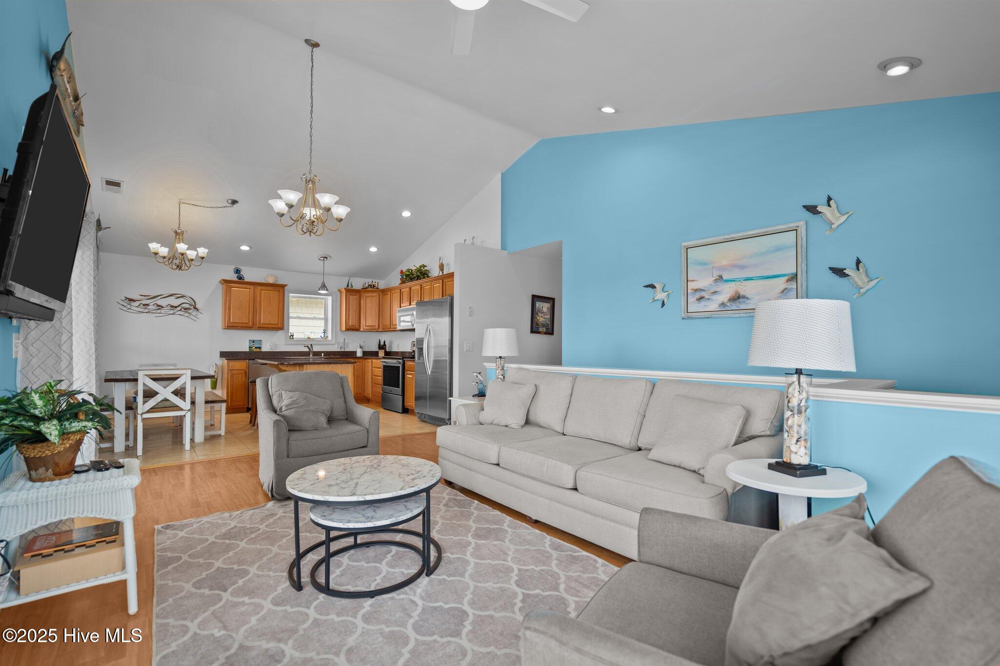 100517725 | Photo 17