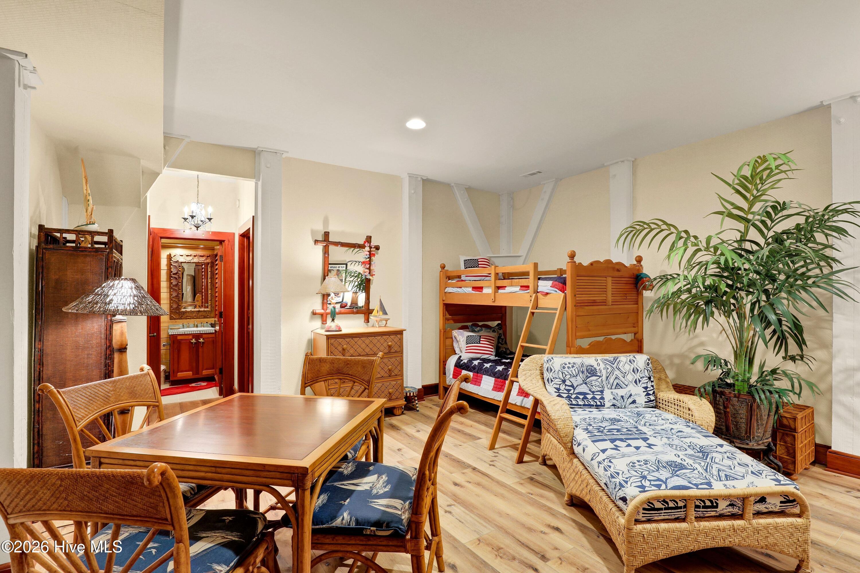 100558553 | Photo 12