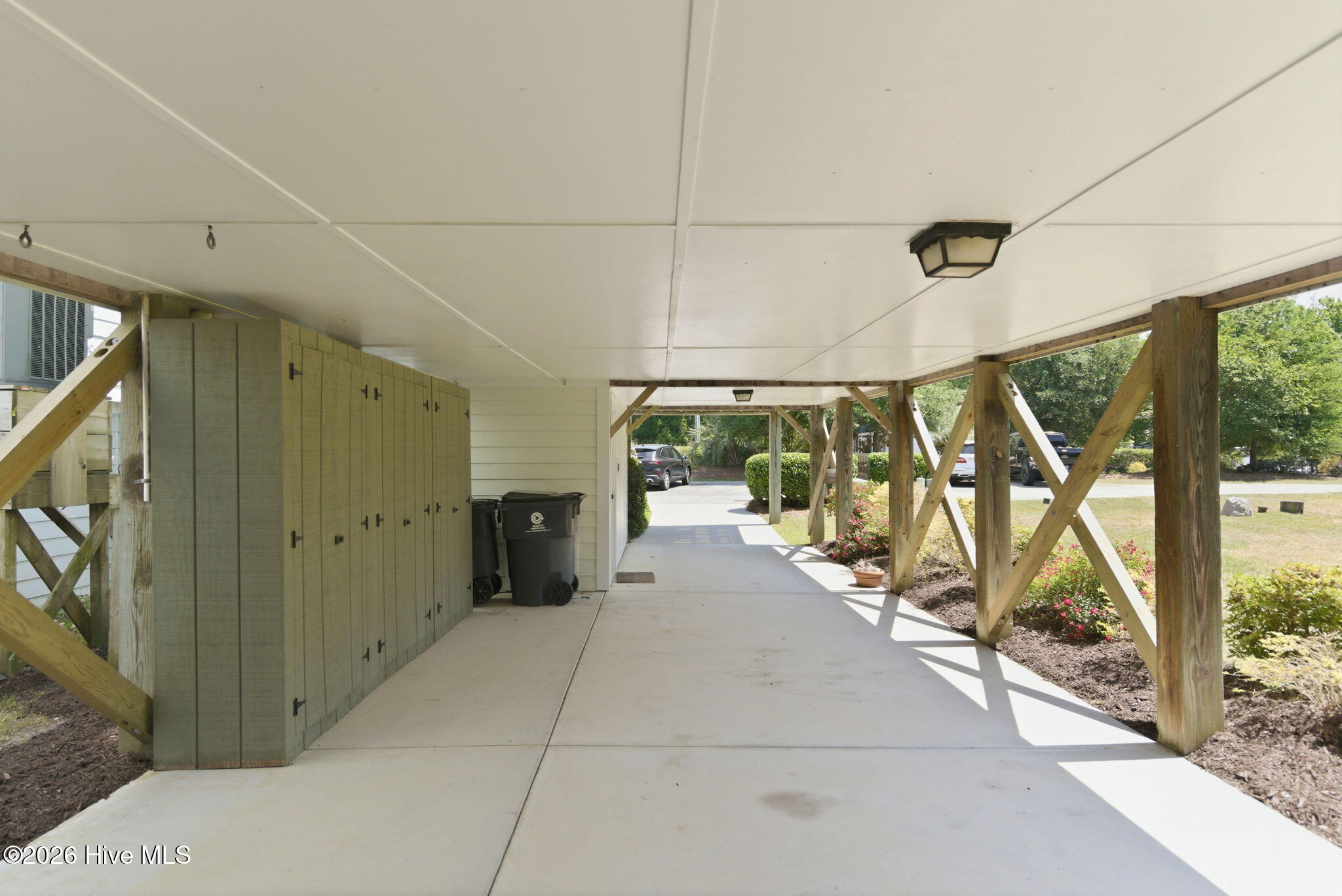 100569700 | Photo 26