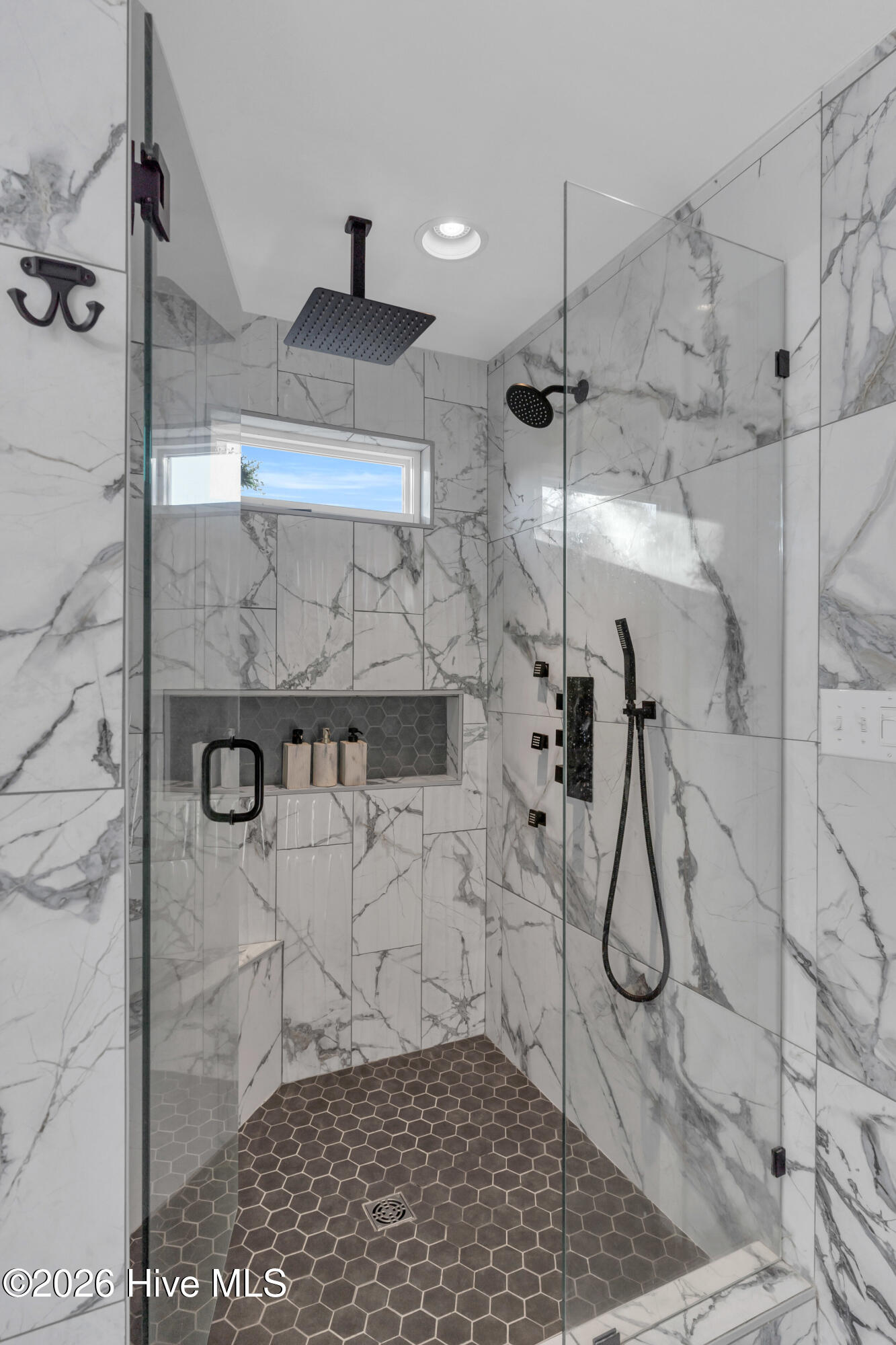 100556499 | Photo 22