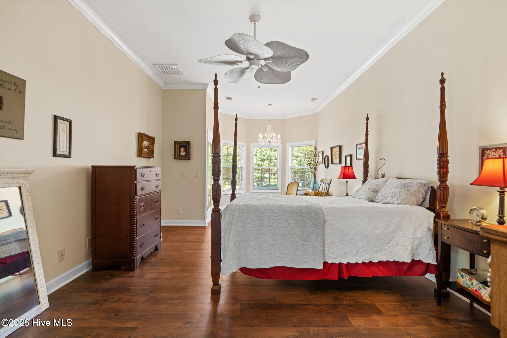 100567853 | Photo 17