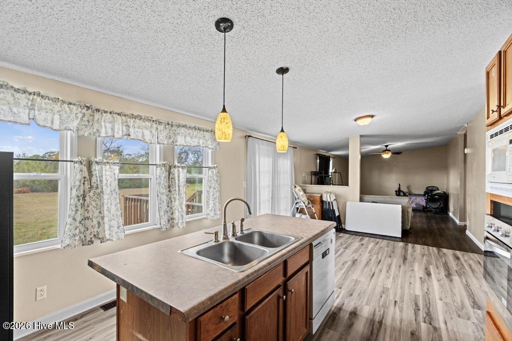 100561746 | Photo 12