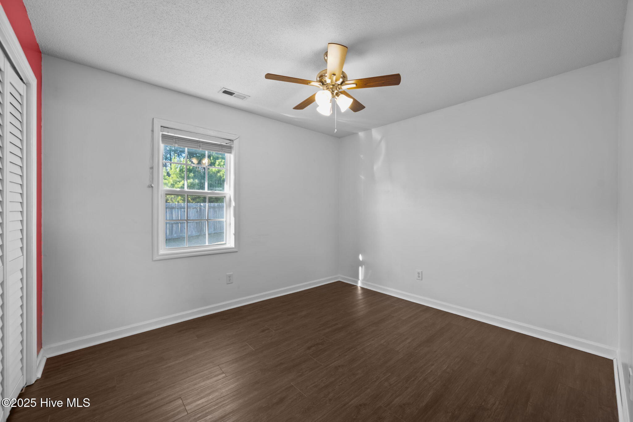 100545189 | Photo 33