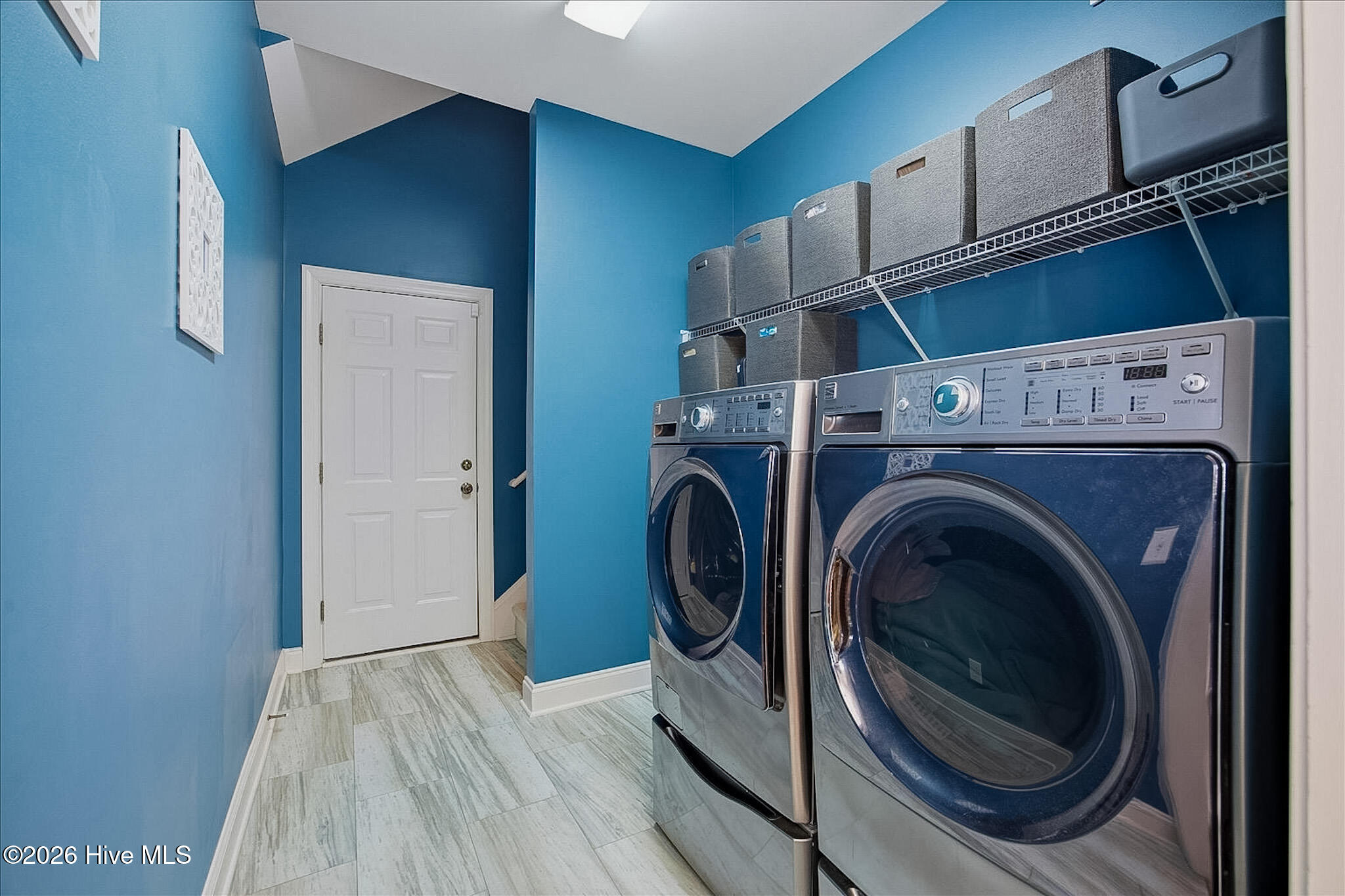 100554989 | Photo 35