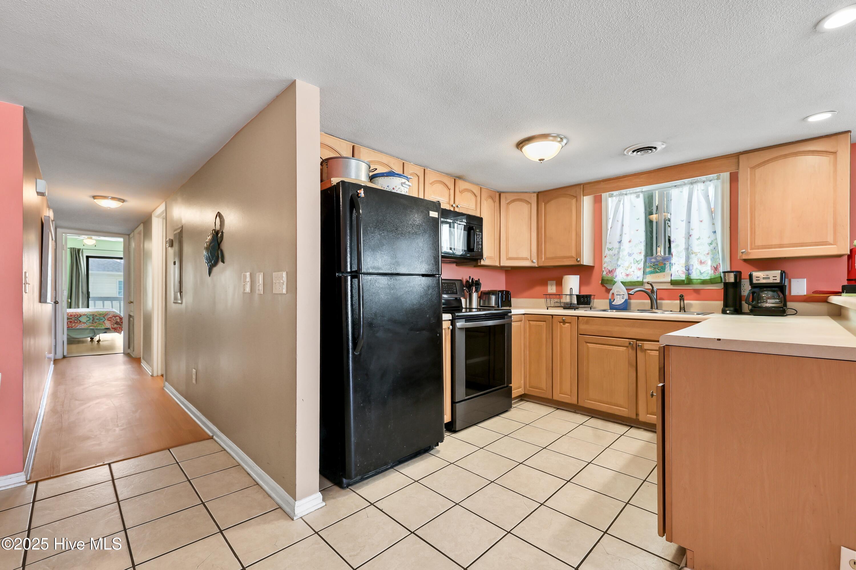1717 Carolina Beach Avenue N 2a, Carolina Beach, NC 28428 – photo 11: Photo Mar 08 2025, 14 02 33