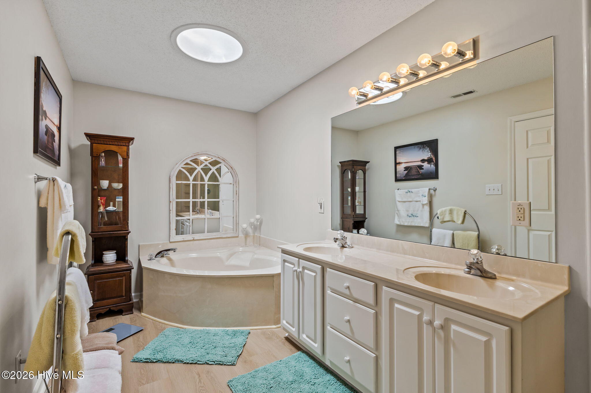 100561719 | Photo 32