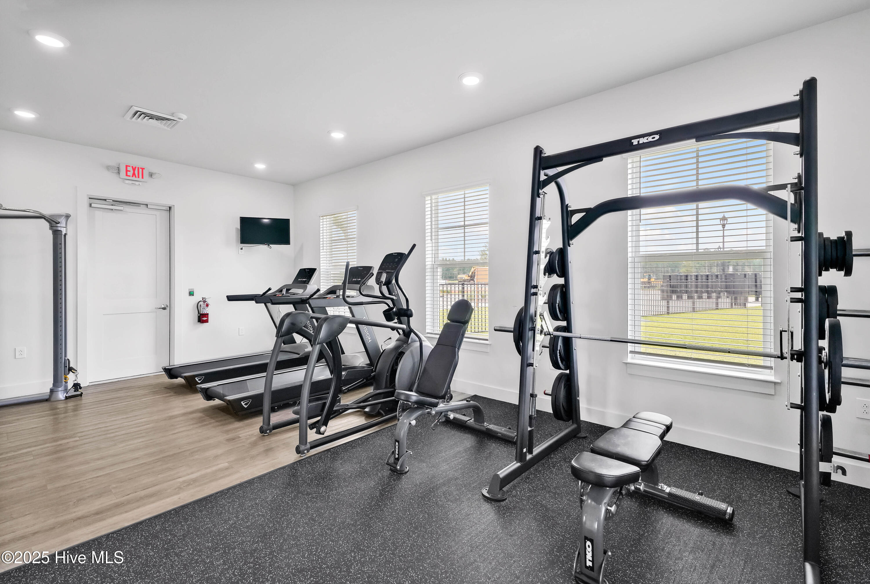 100570626 | Photo 28