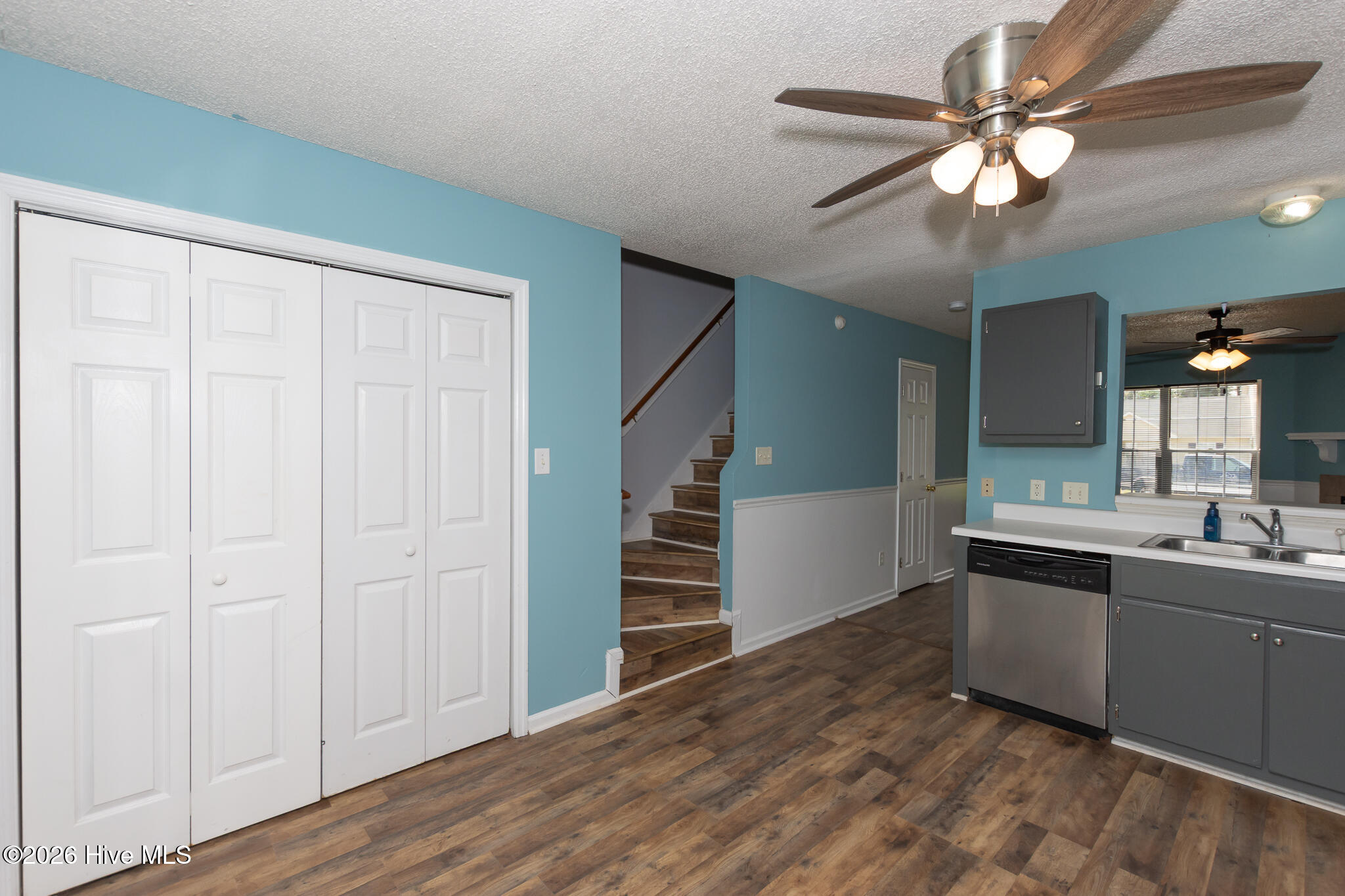 100564073 | Photo 12