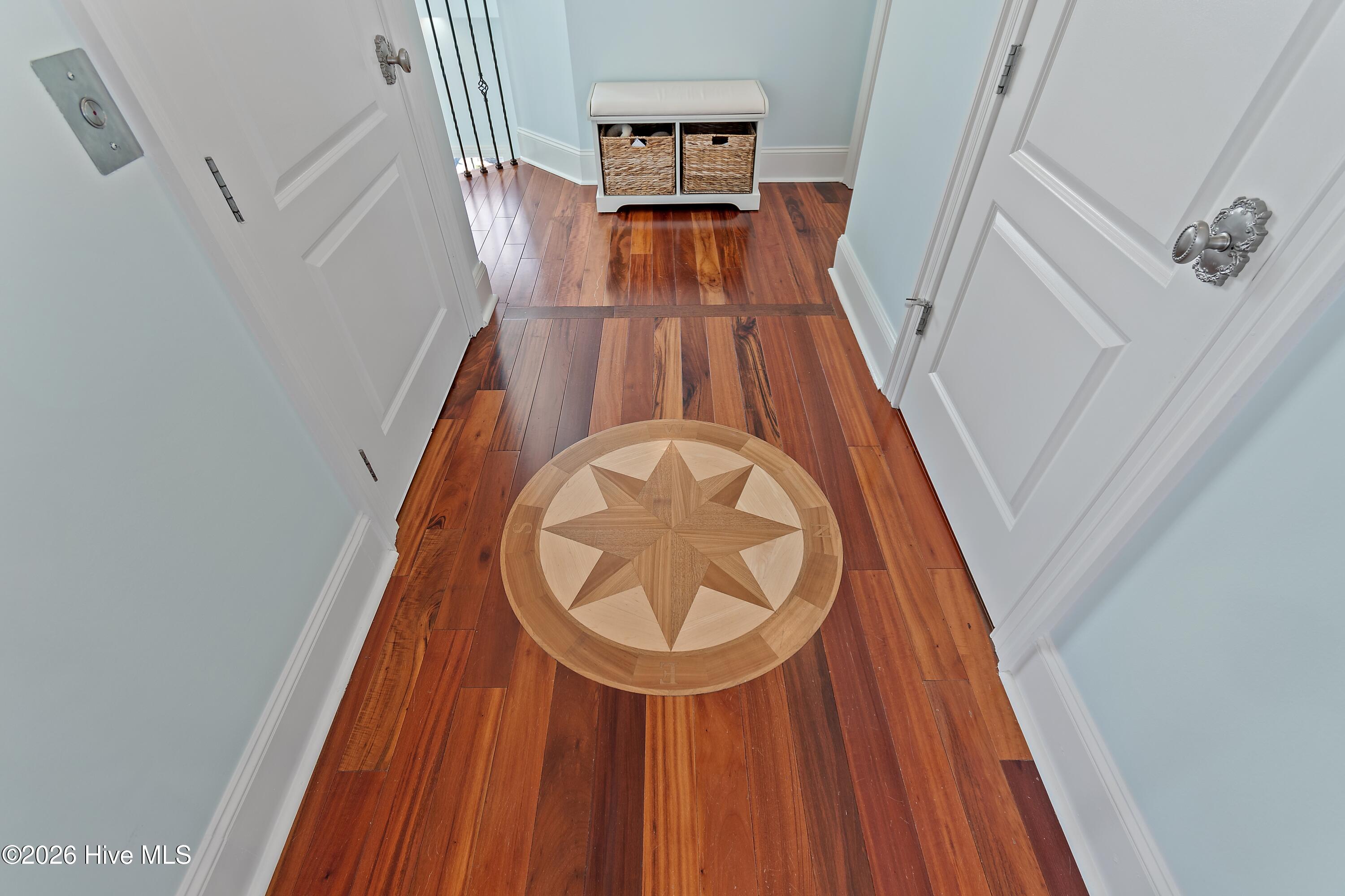 100562772 | Photo 38