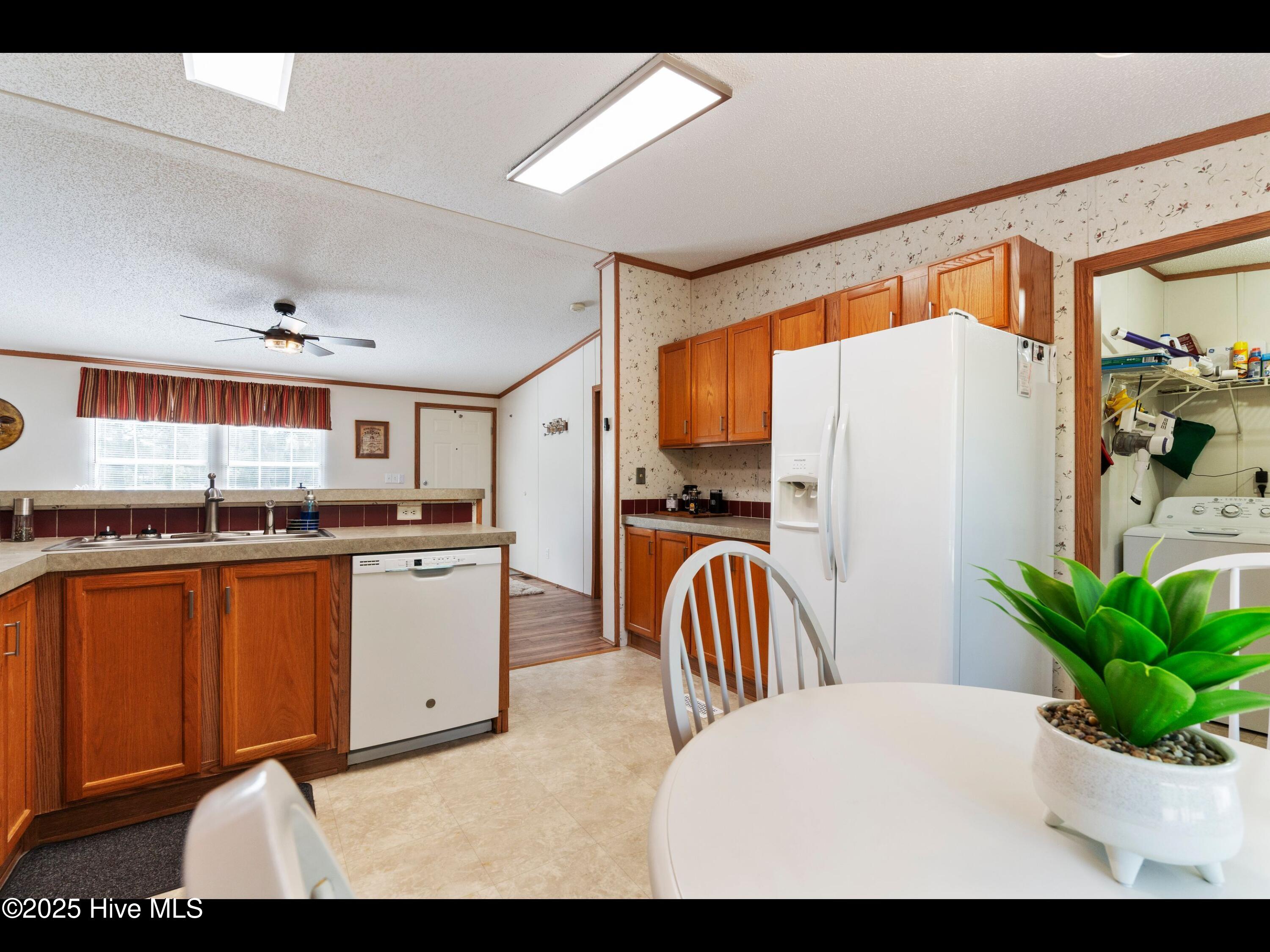 100516812 | Photo 19