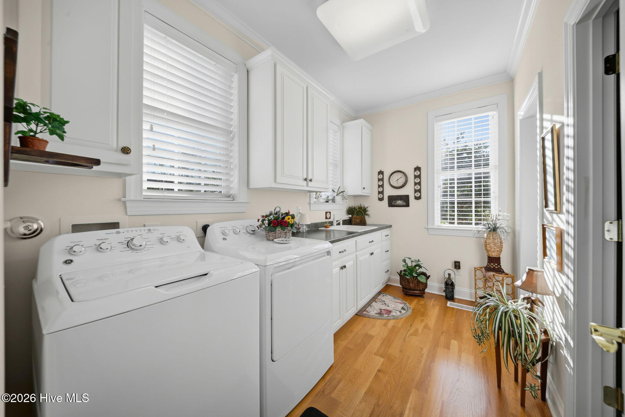 100570394 | Photo 42