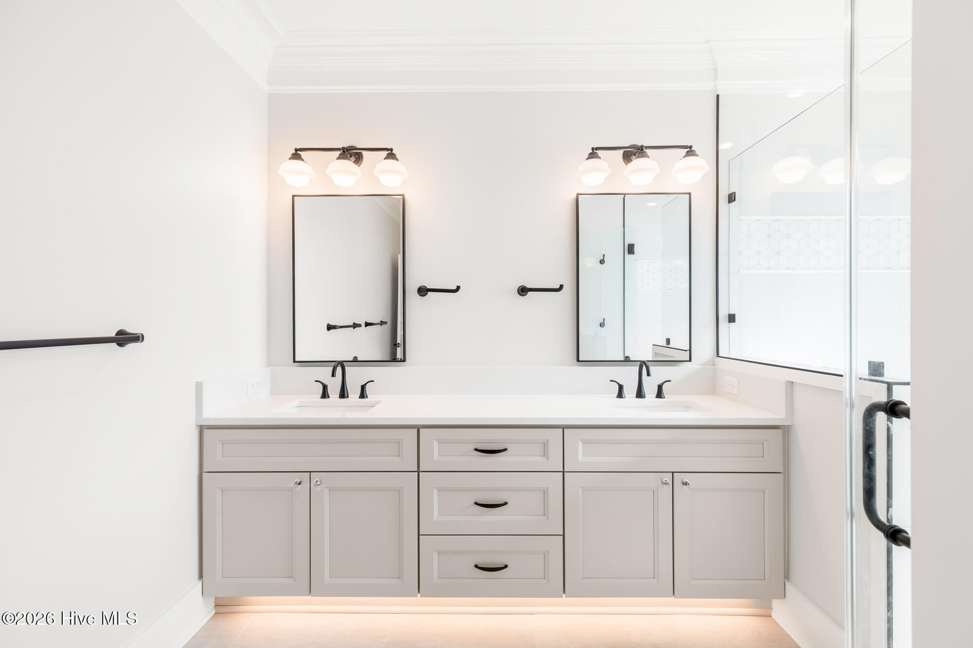 100516675 | Photo 42