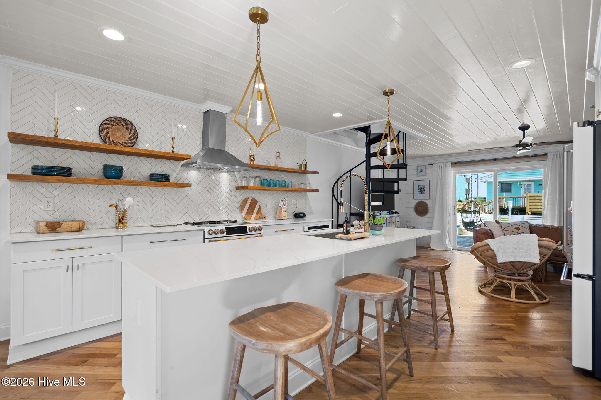 100560357 | Photo 19