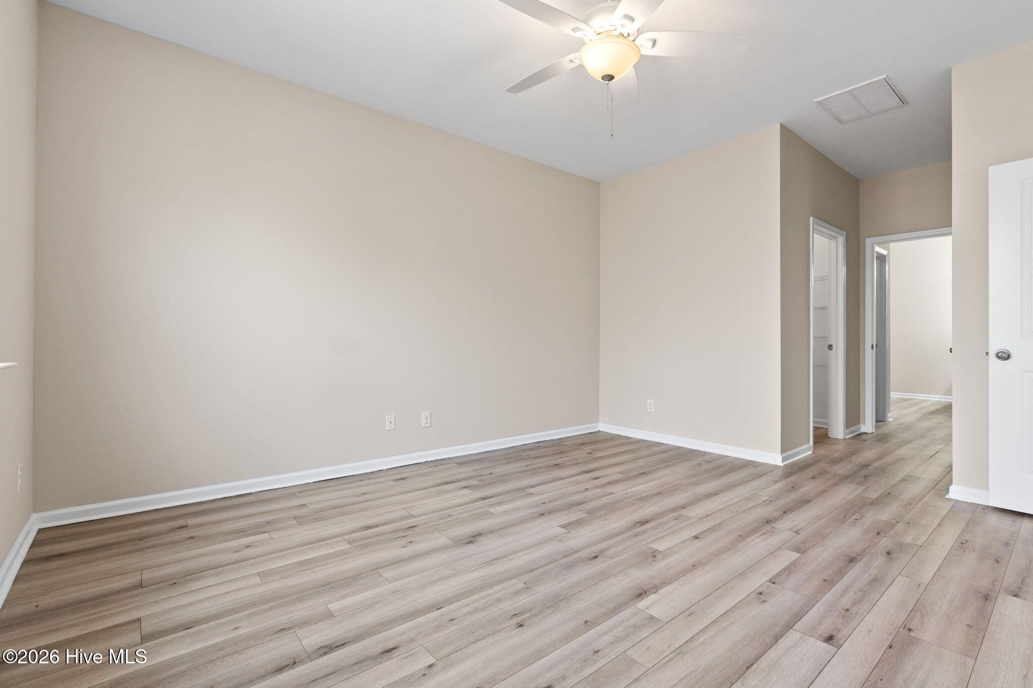 100555628 | Photo 14