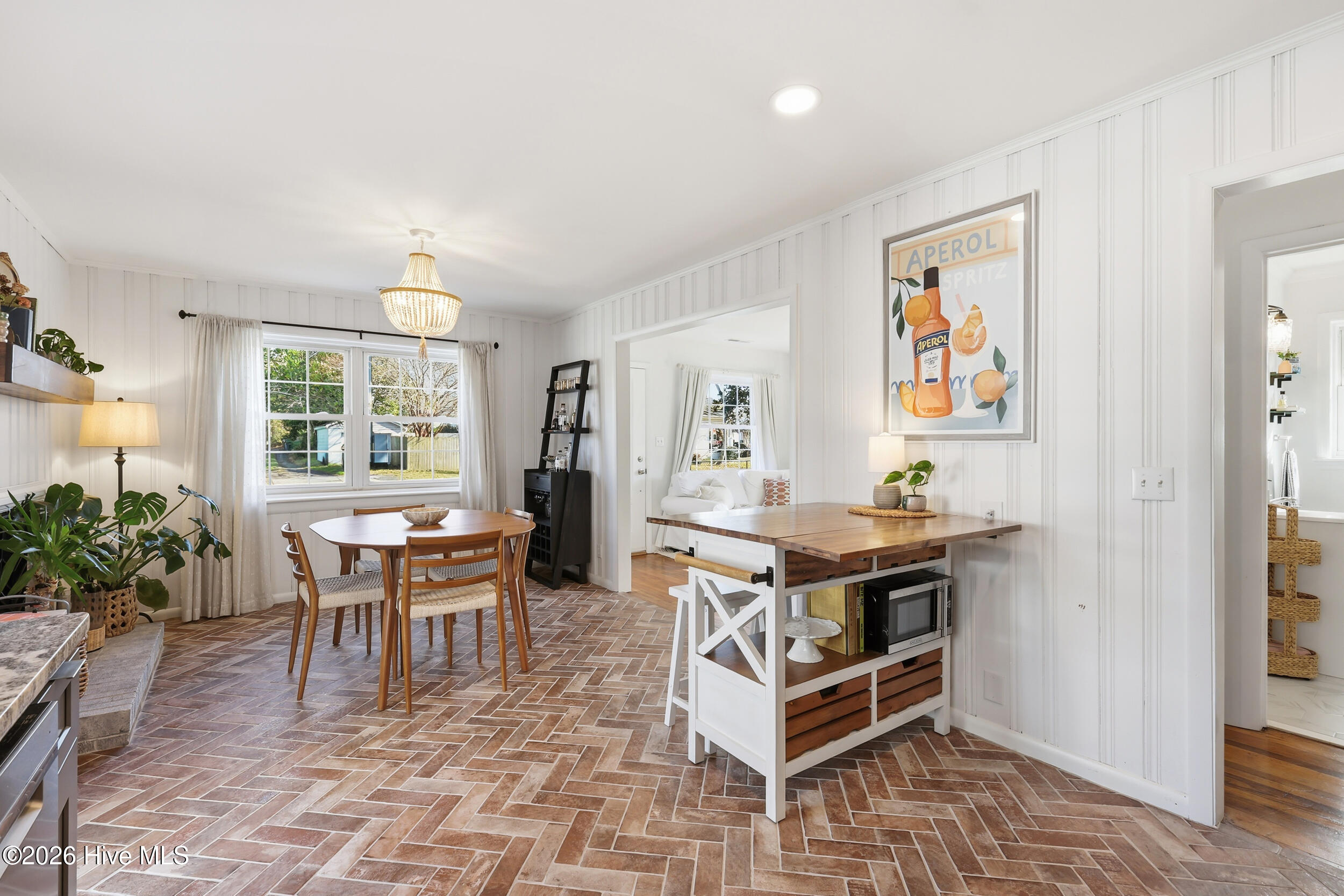 100547874 | Photo 15