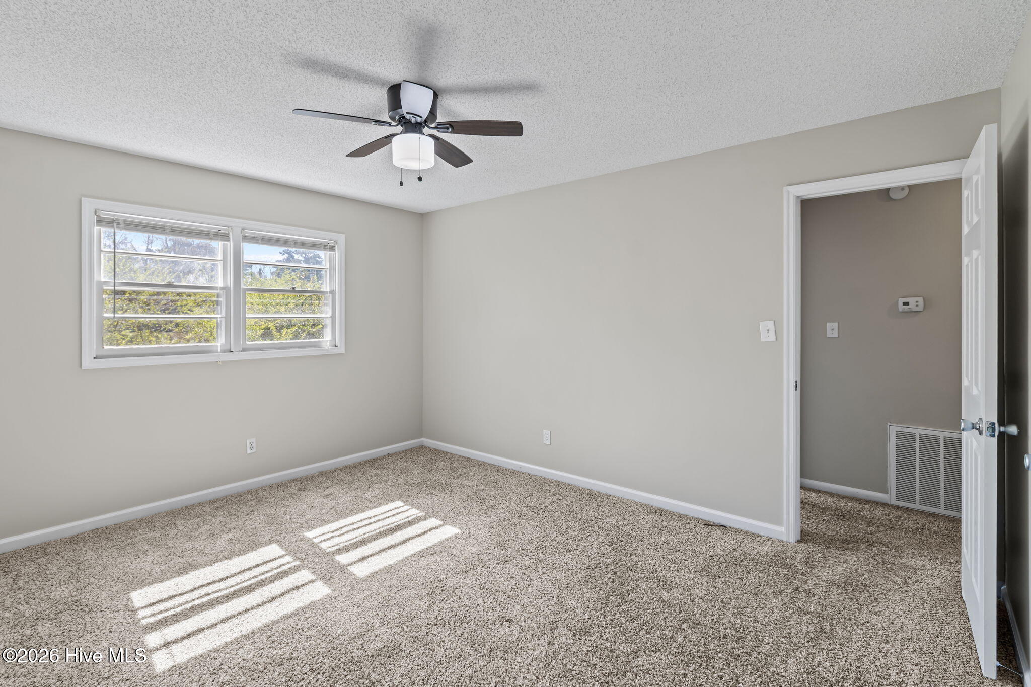 100561525 | Photo 25