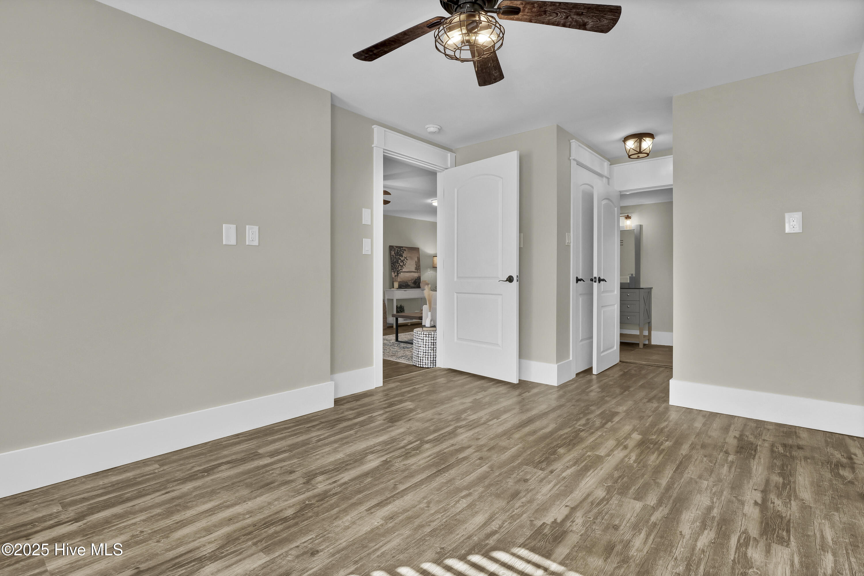 100543040 | Photo 47