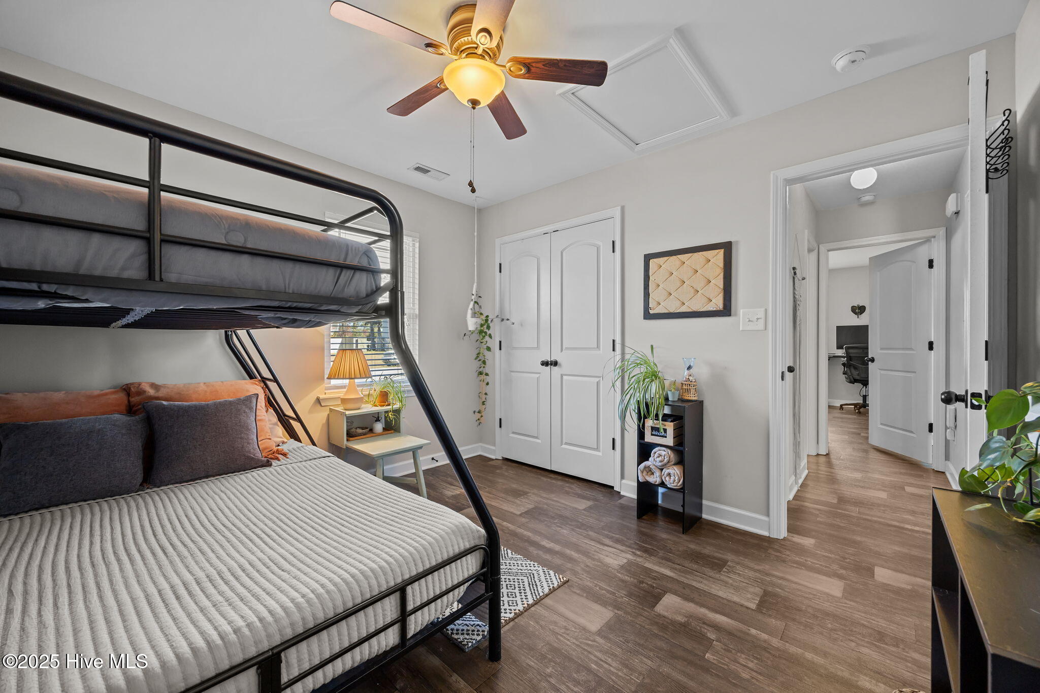 100537004 | Photo 20