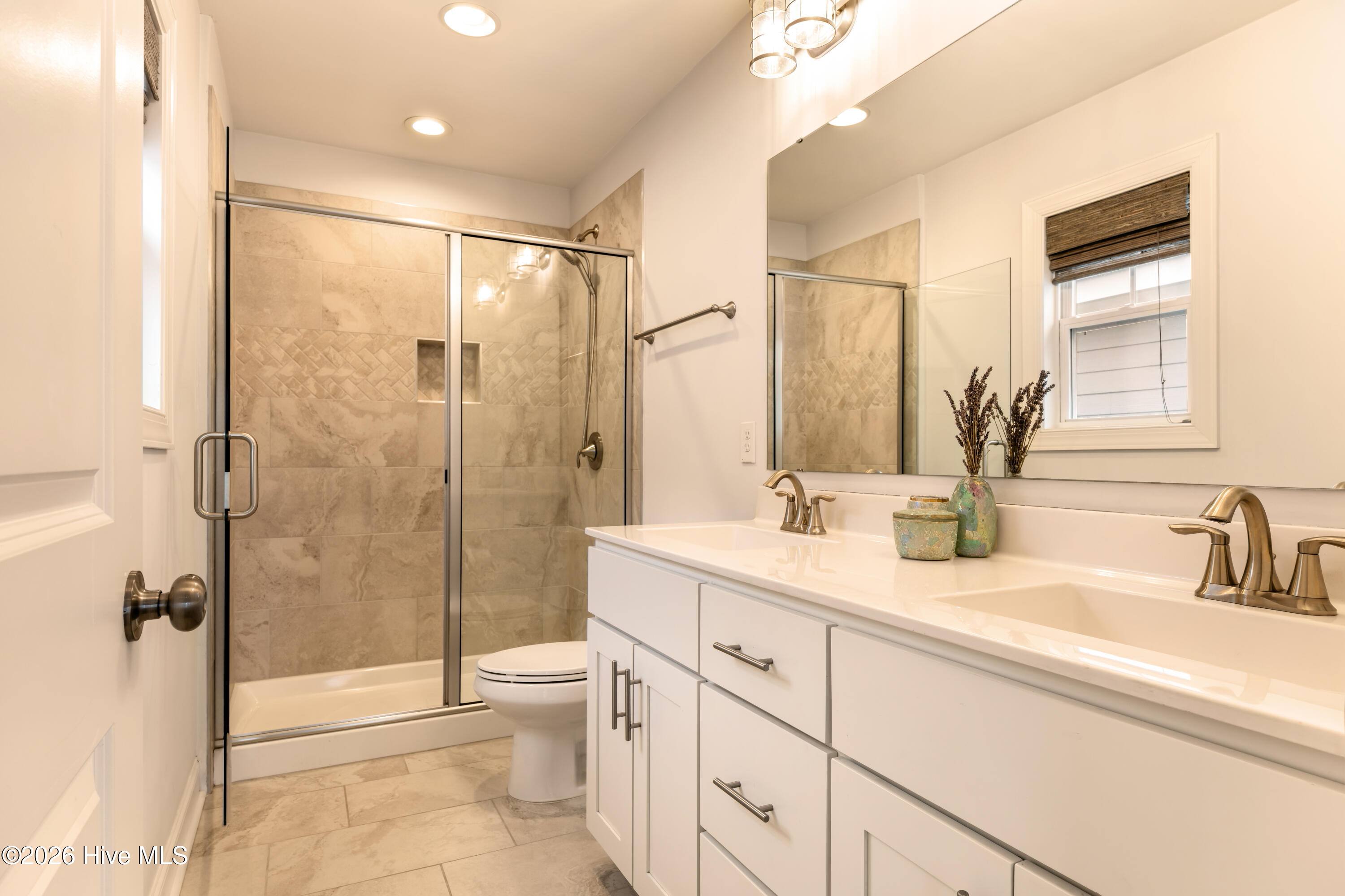 100558472 | Photo 22