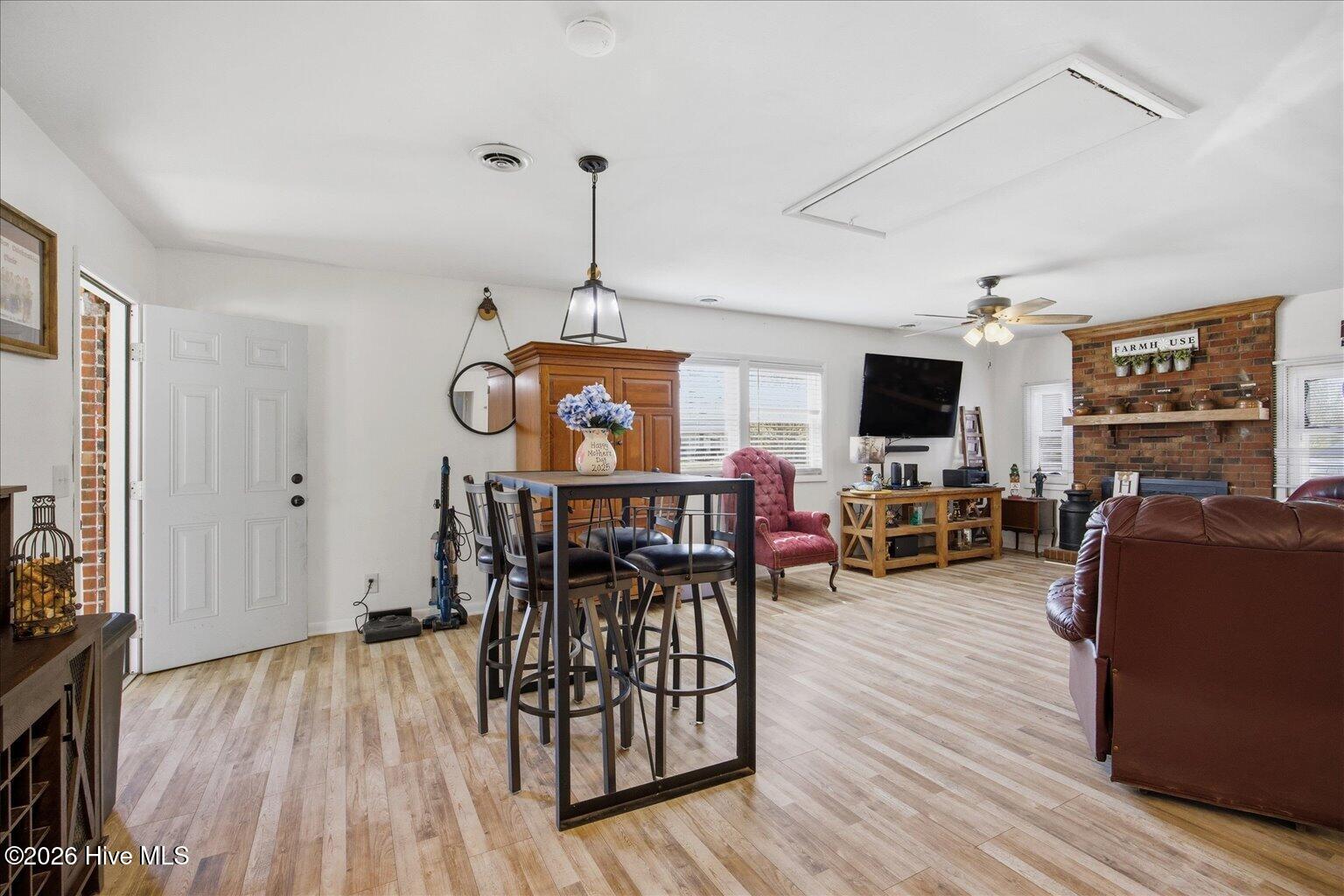 100562707 | Photo 13