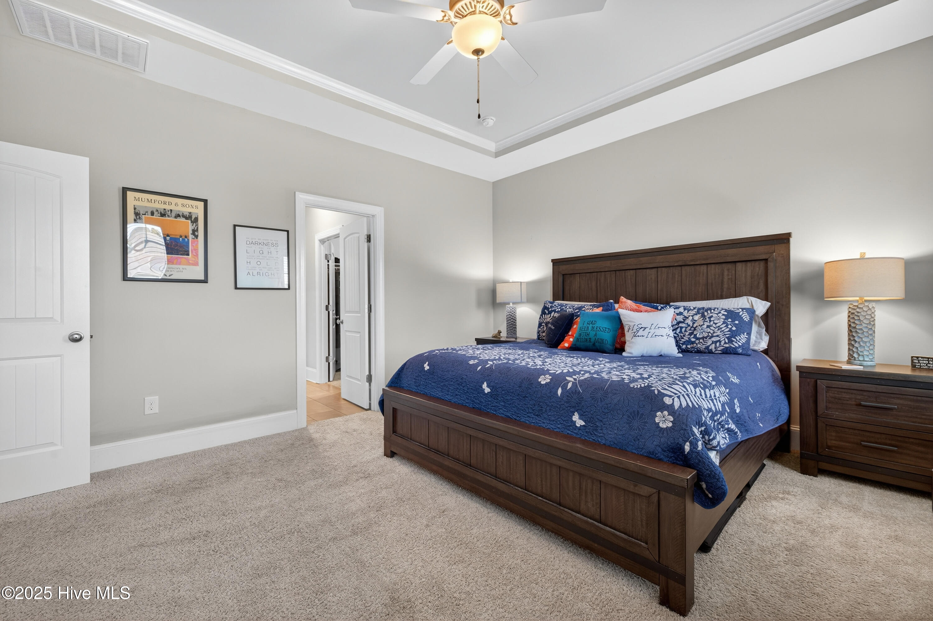 100562726 | Photo 16