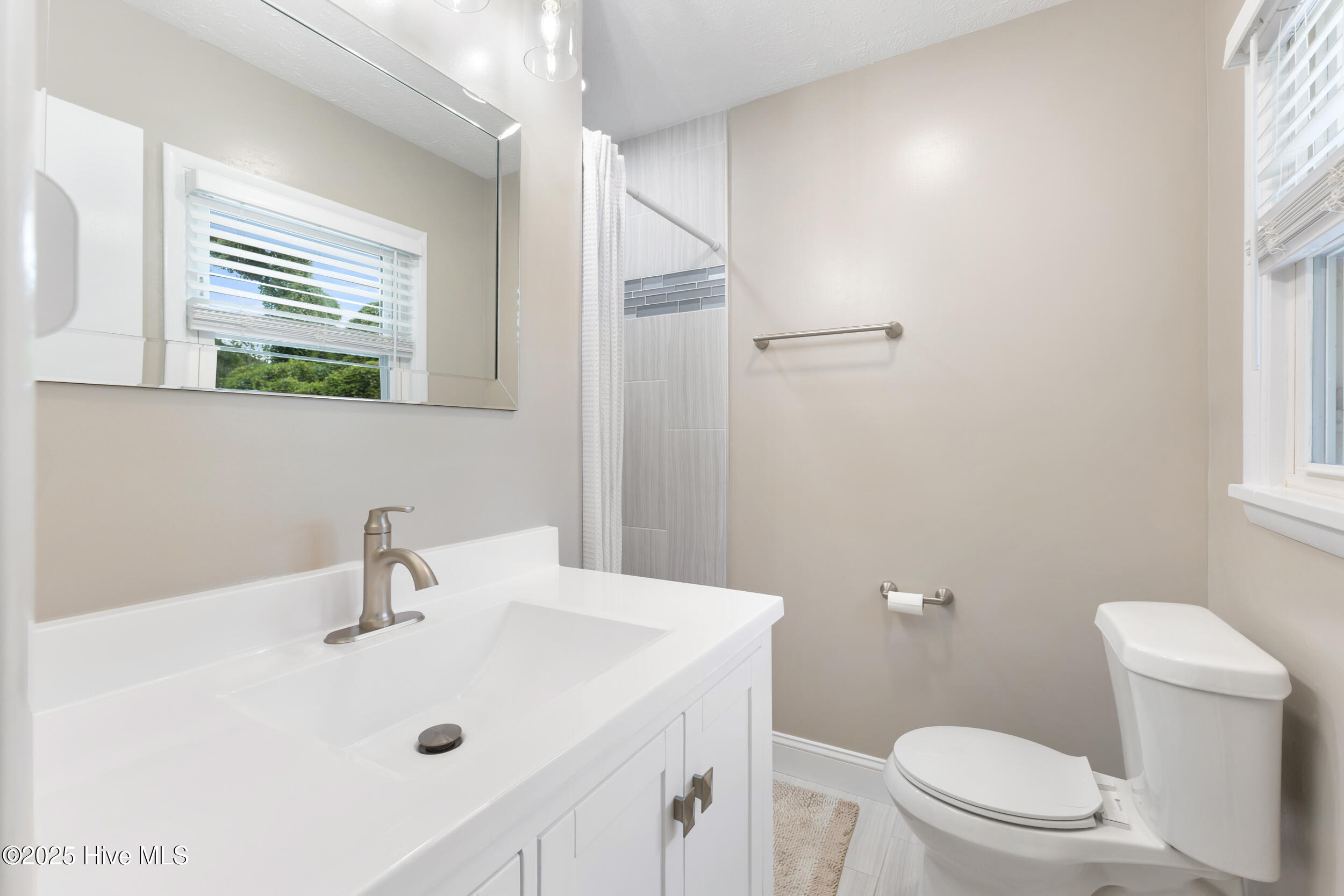 100527915 | Photo 16