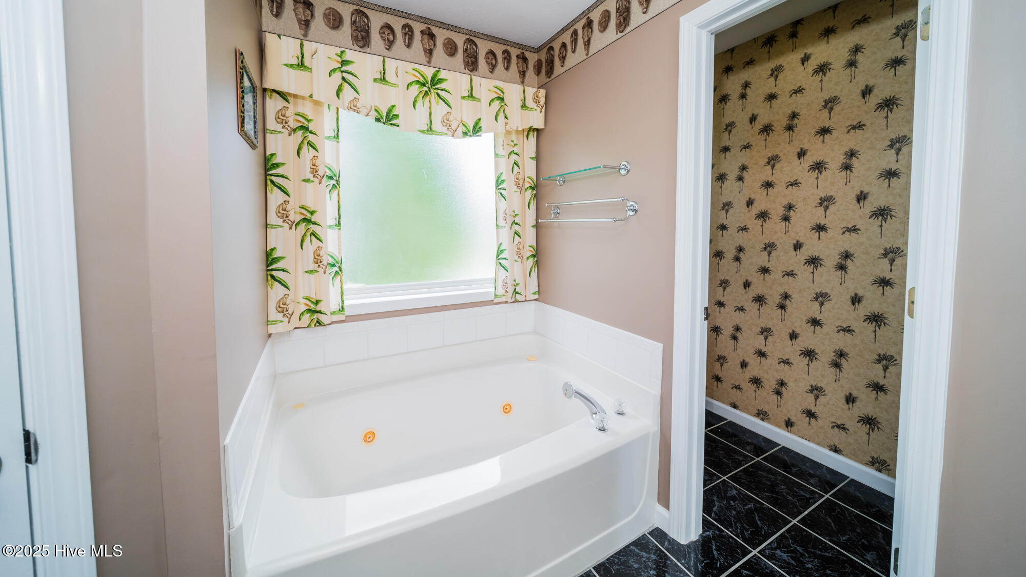 100532169 | Photo 23