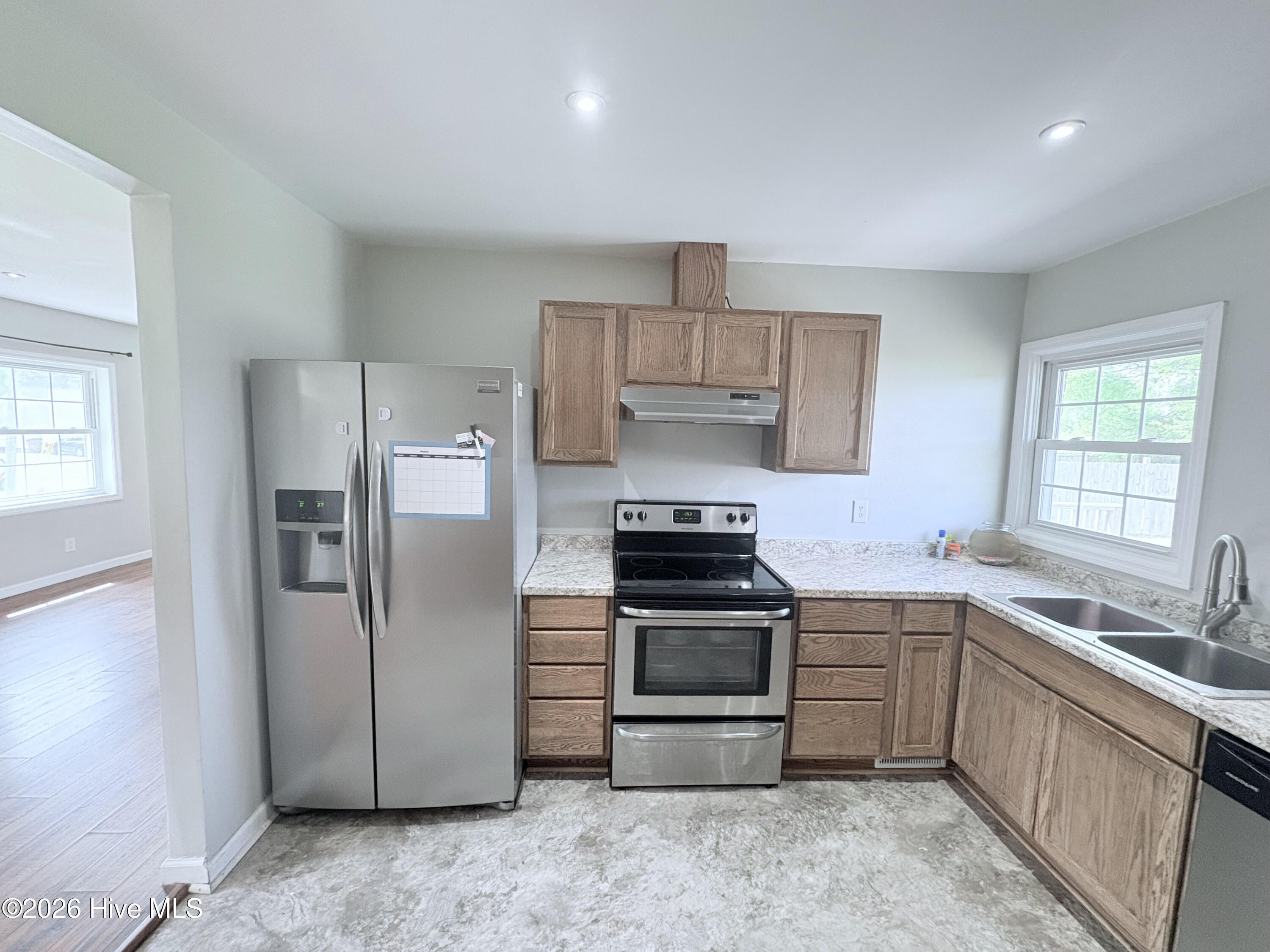 100566369 | Photo 19