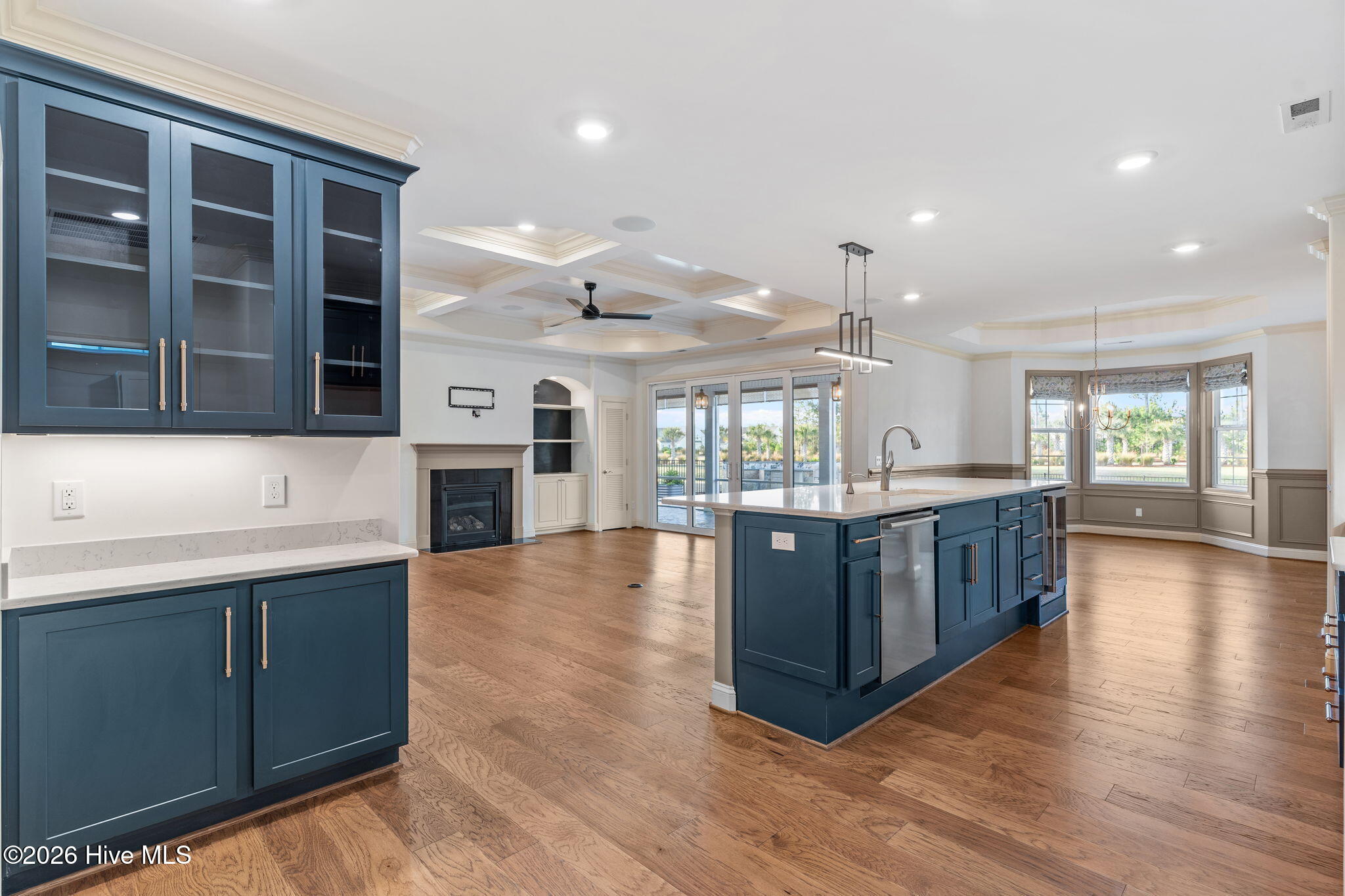 100566700 | Photo 12