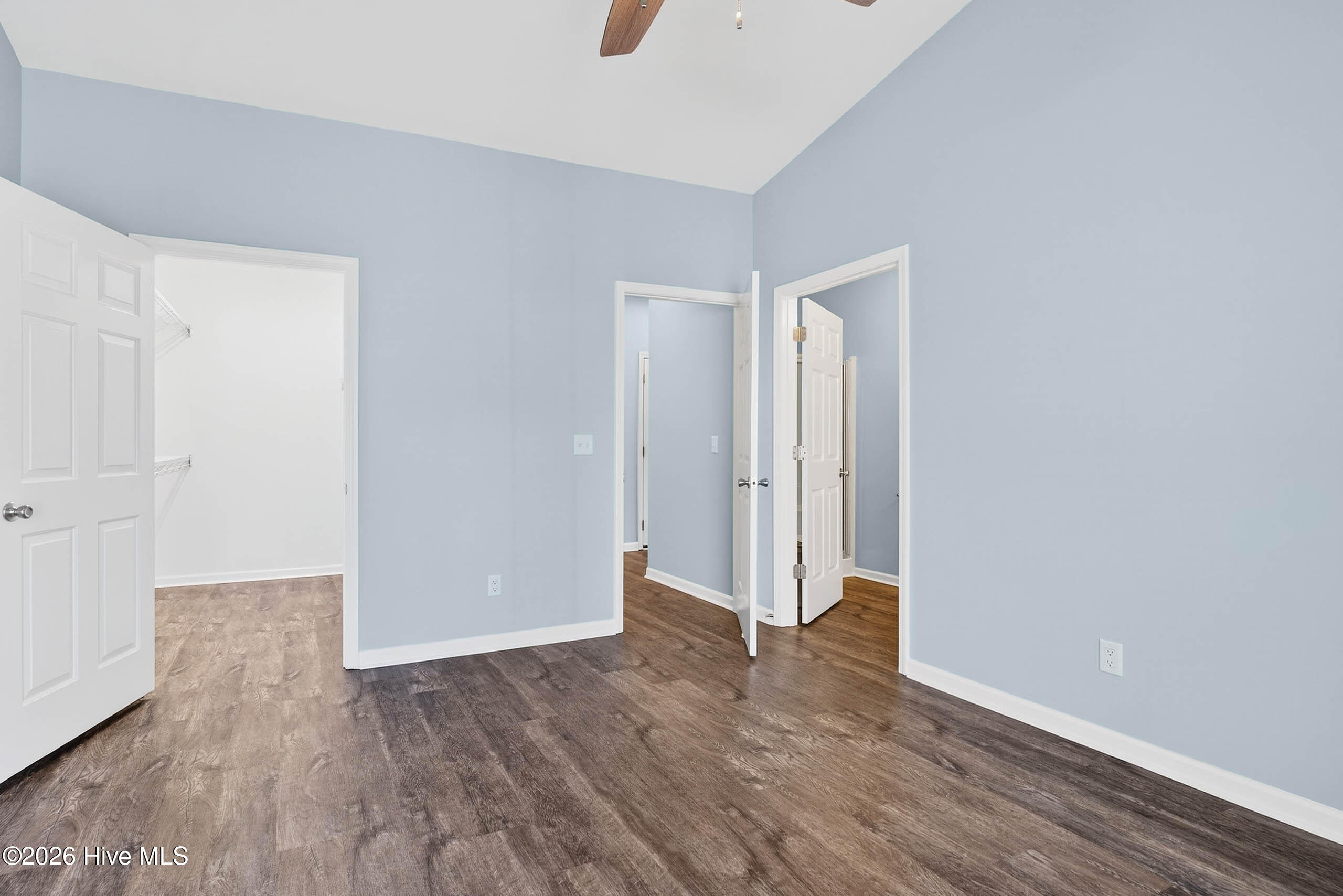 100564275 | Photo 15