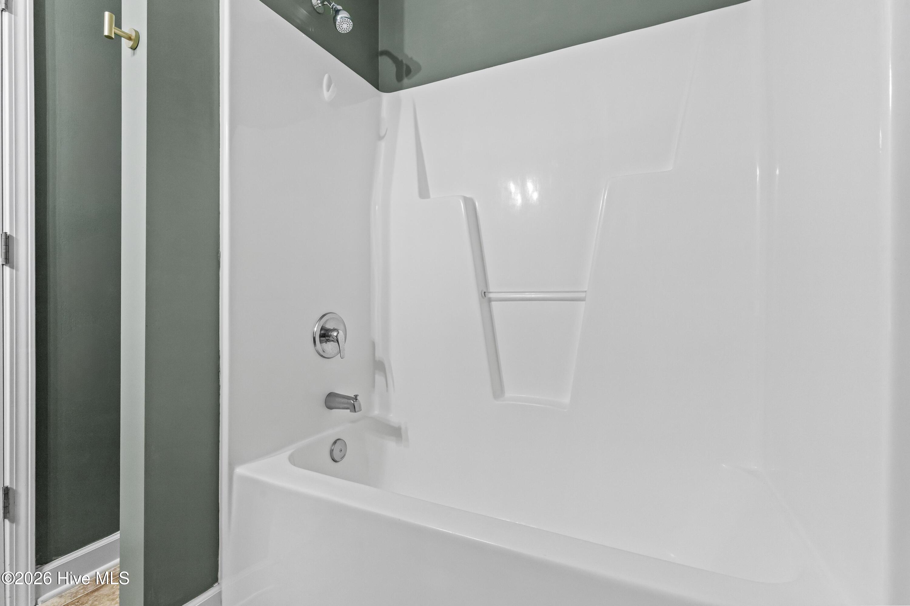 100557178 | Photo 16