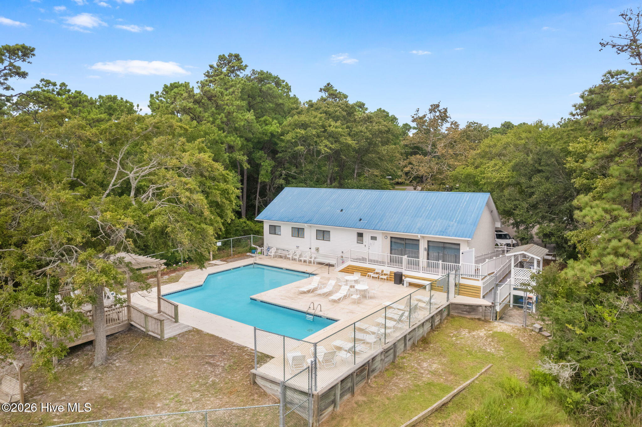 100556346 | Photo 40