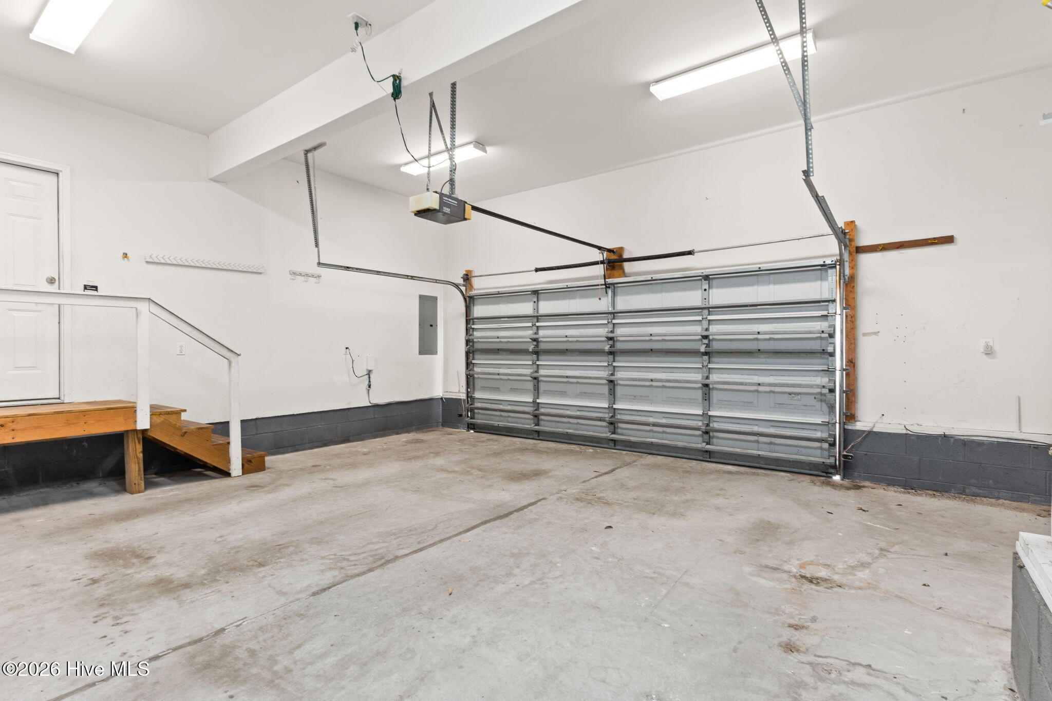 100551669 | Photo 63