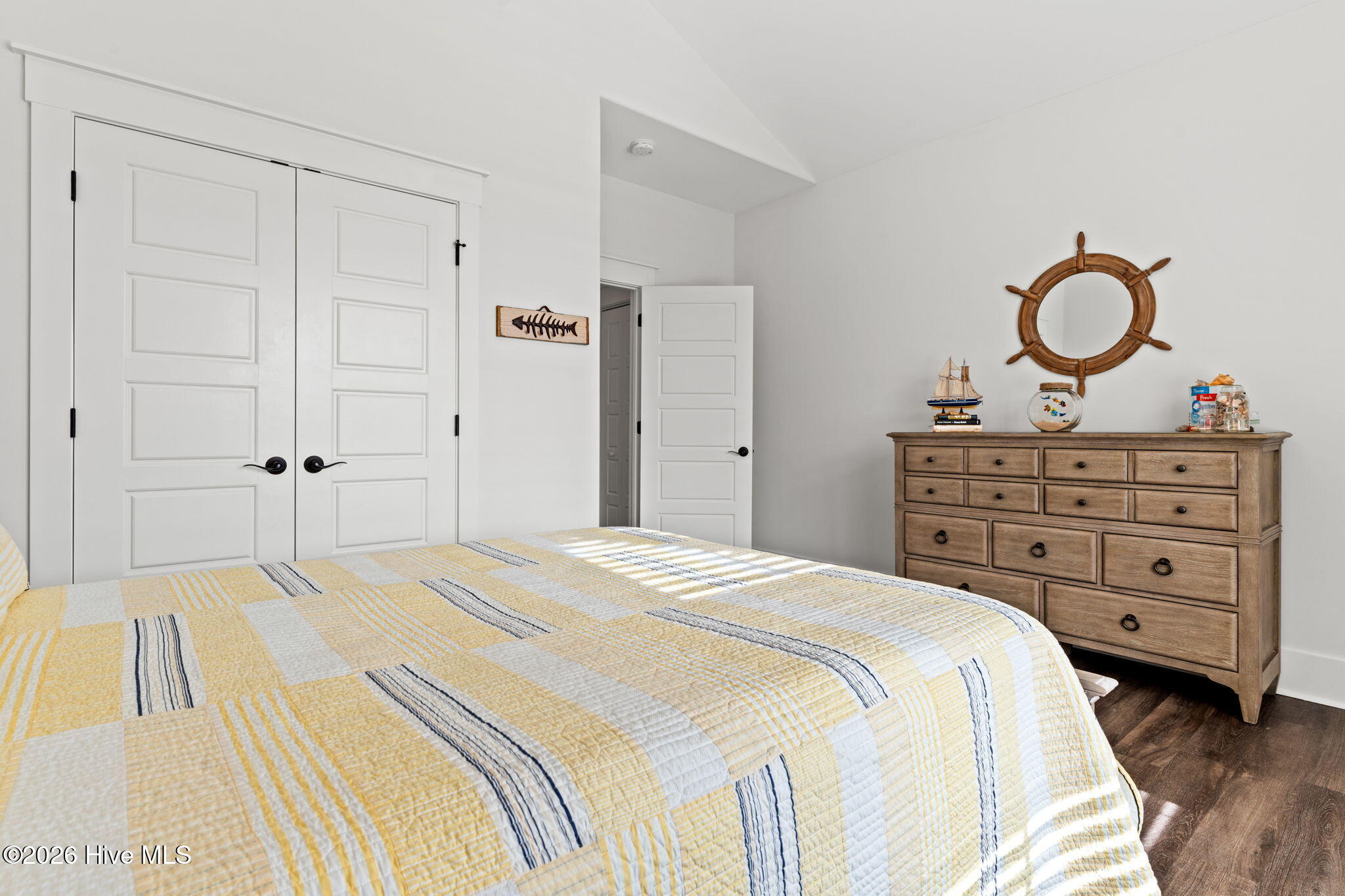 100549326 | Photo 29