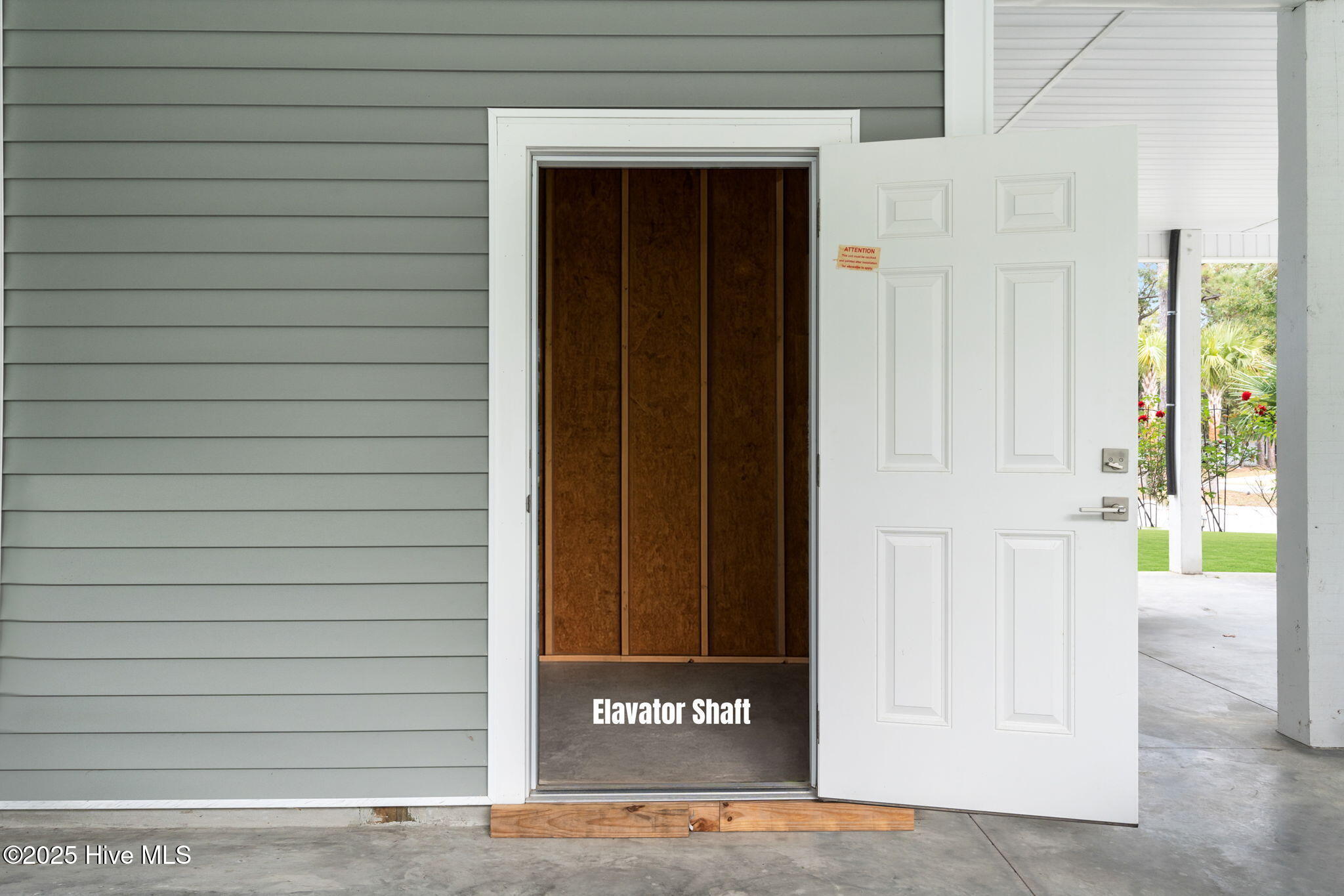 100543209 | Photo 47