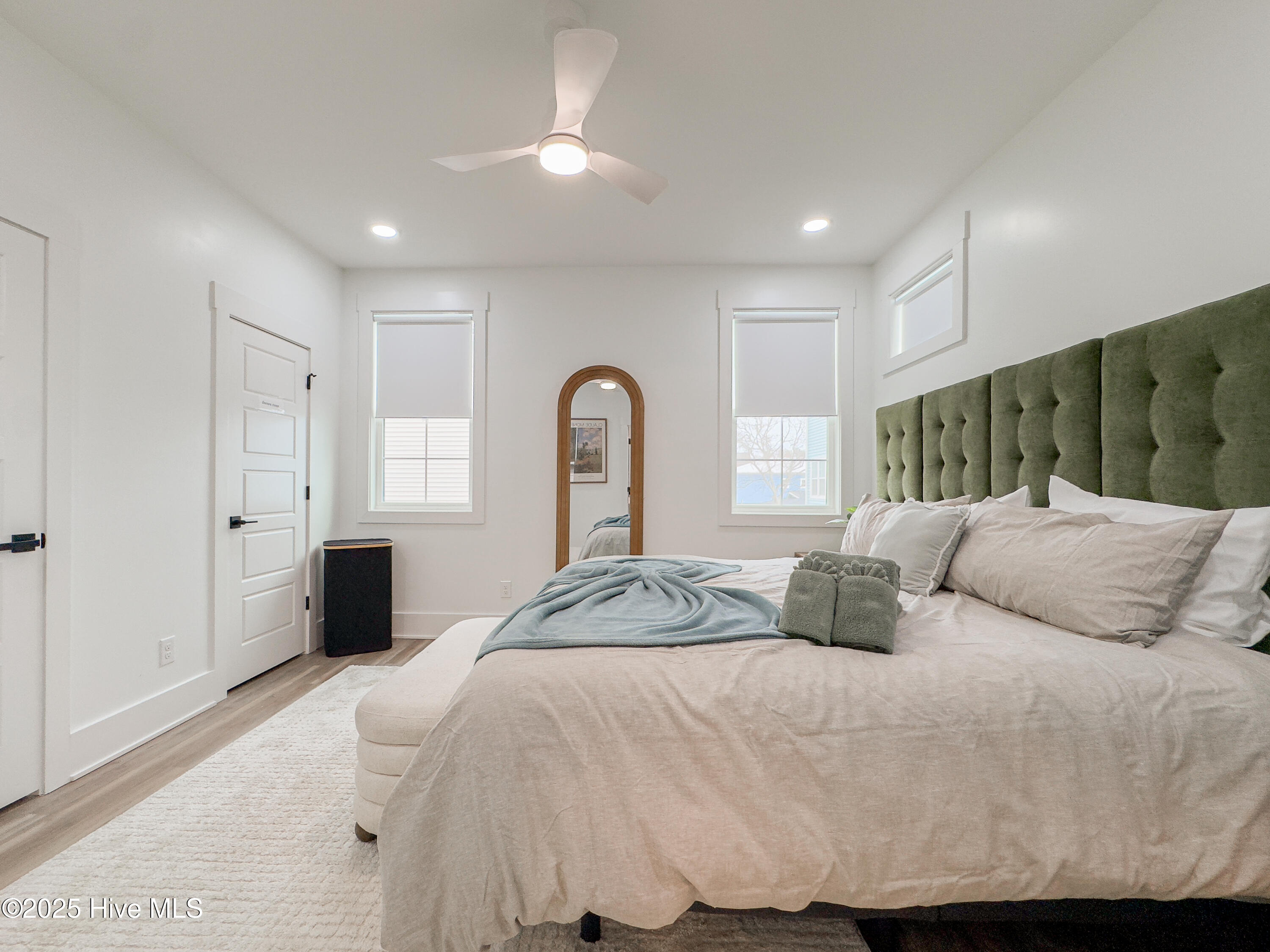 100537870 | Photo 44