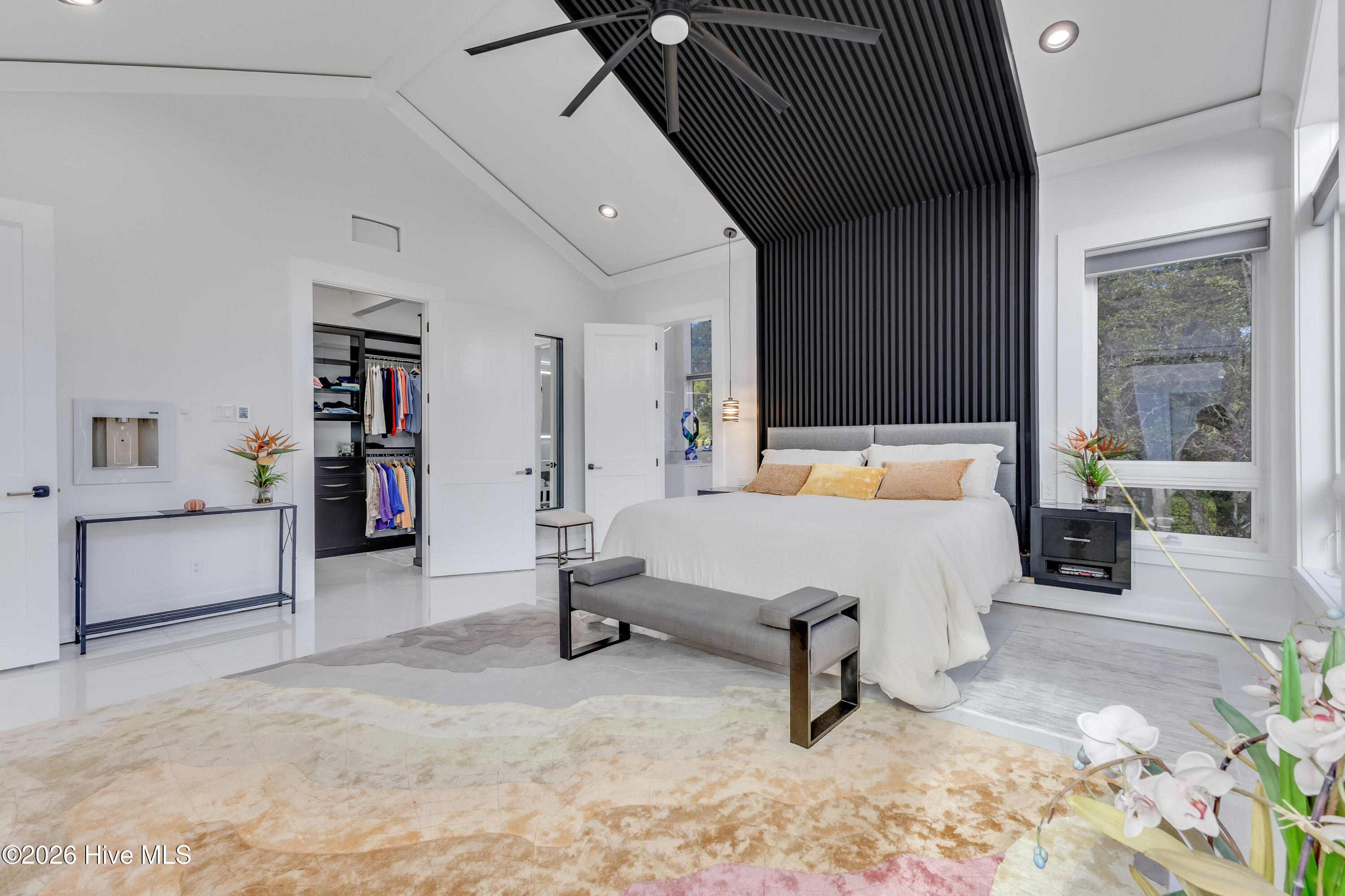 100559856 | Photo 32