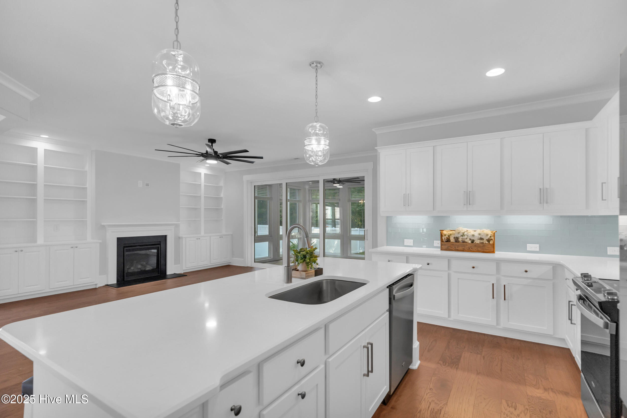 100535117 | Photo 13