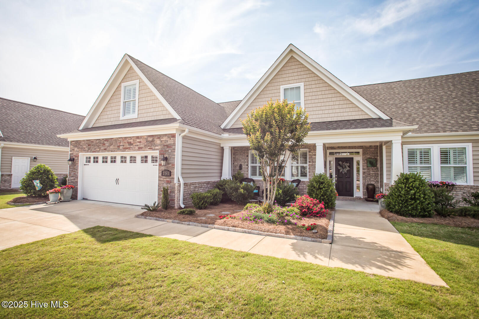 100546730 | Photo 33