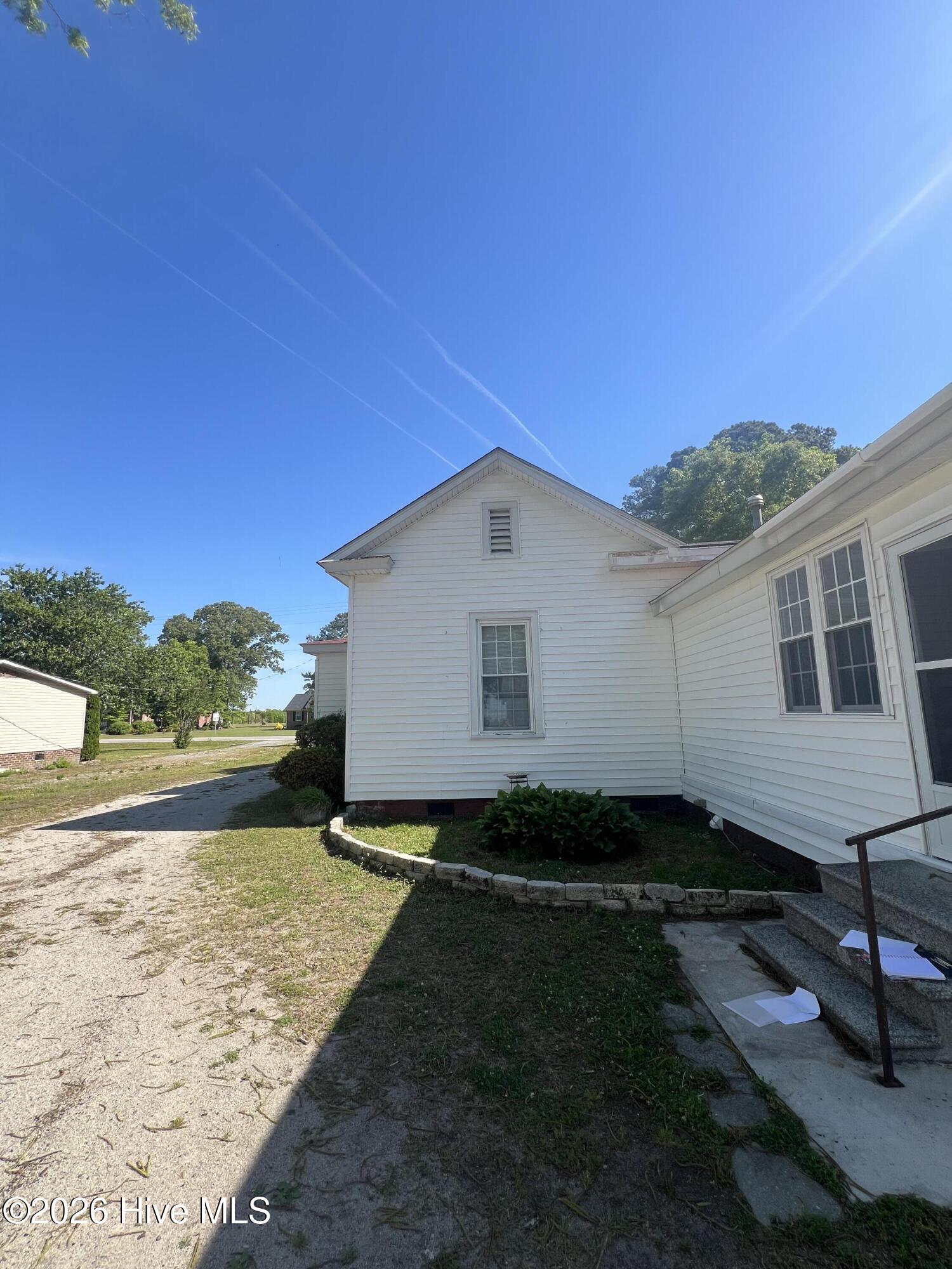 183 Nc 124 West