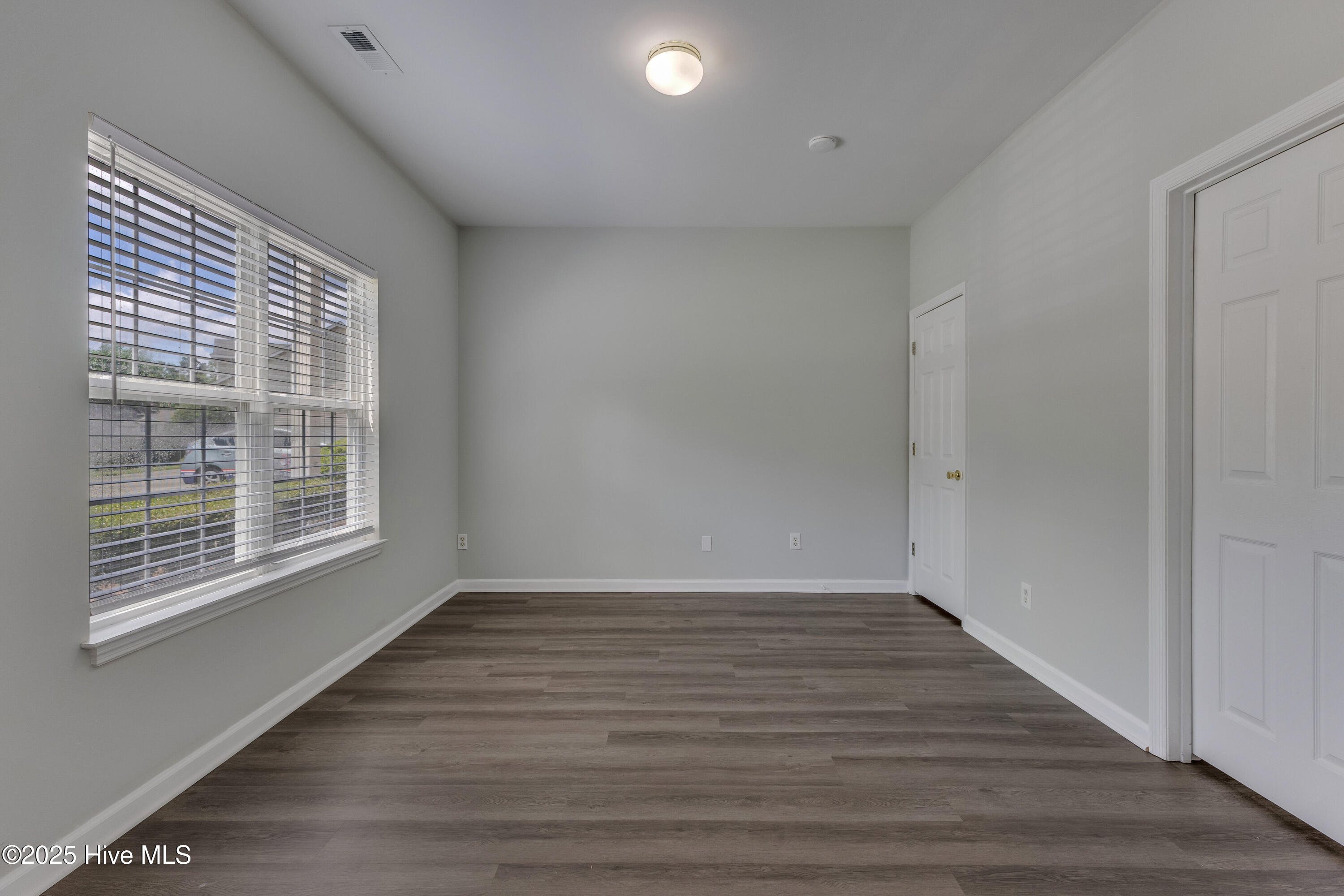 100514593 | Photo 17