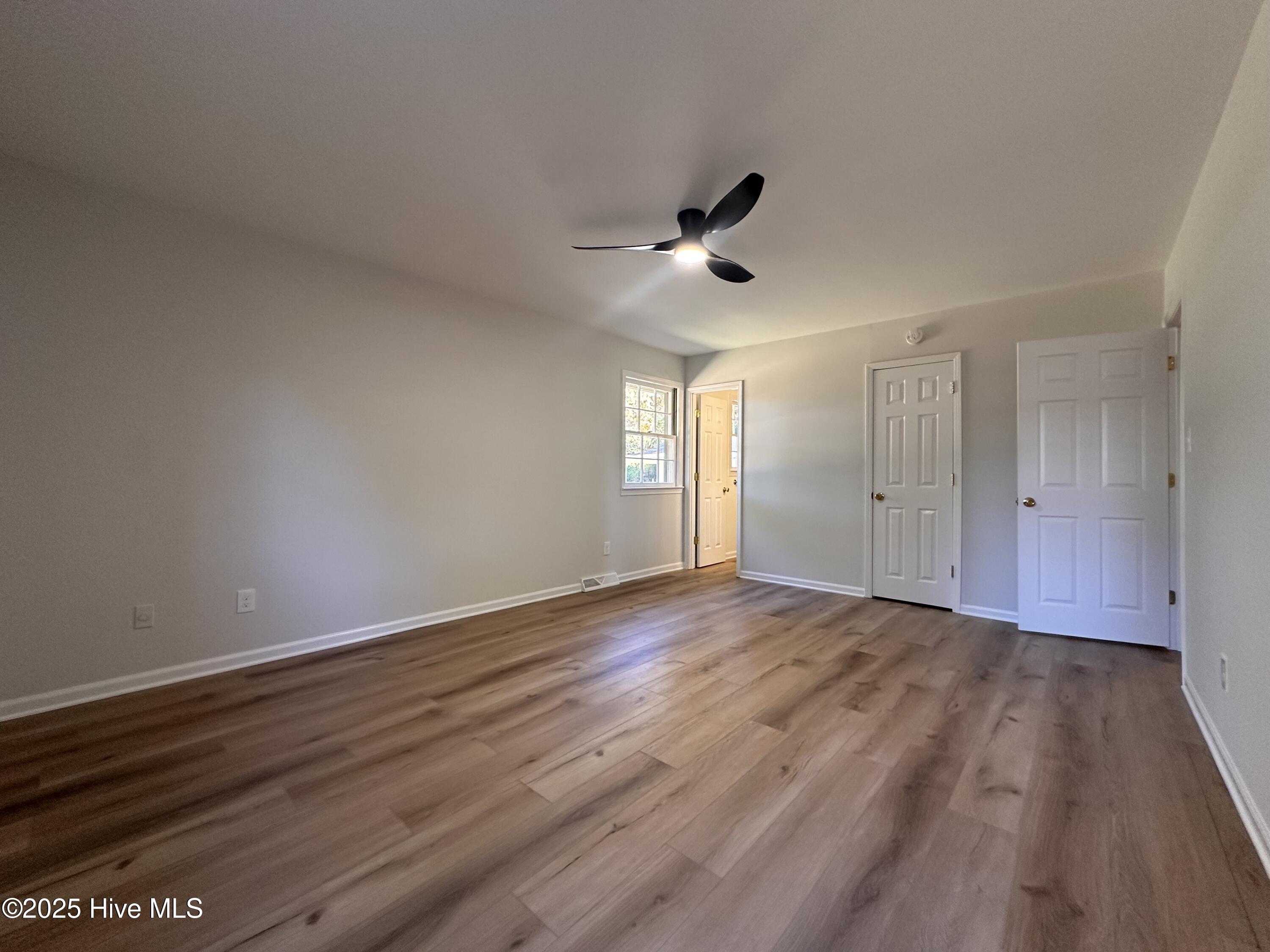 100541035 | Photo 23