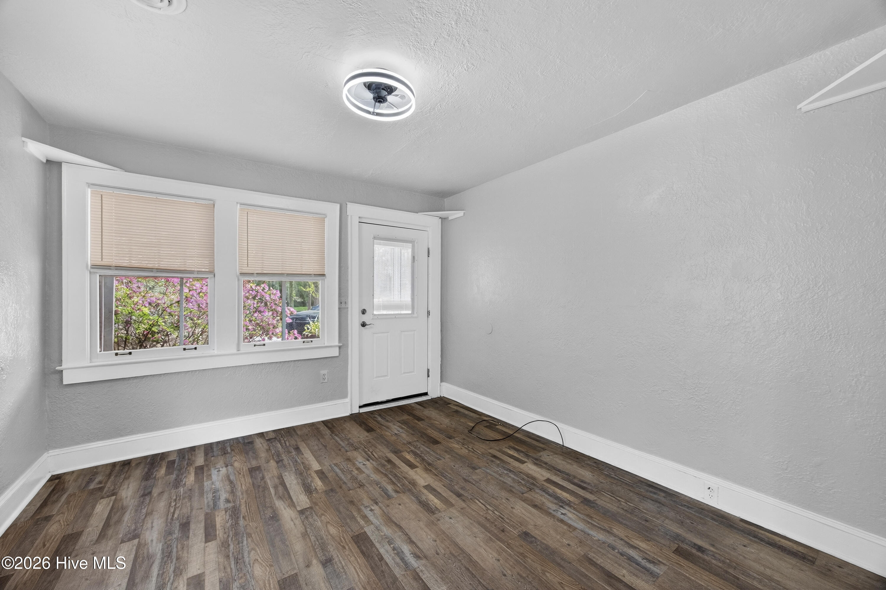 100564526 | Photo 17