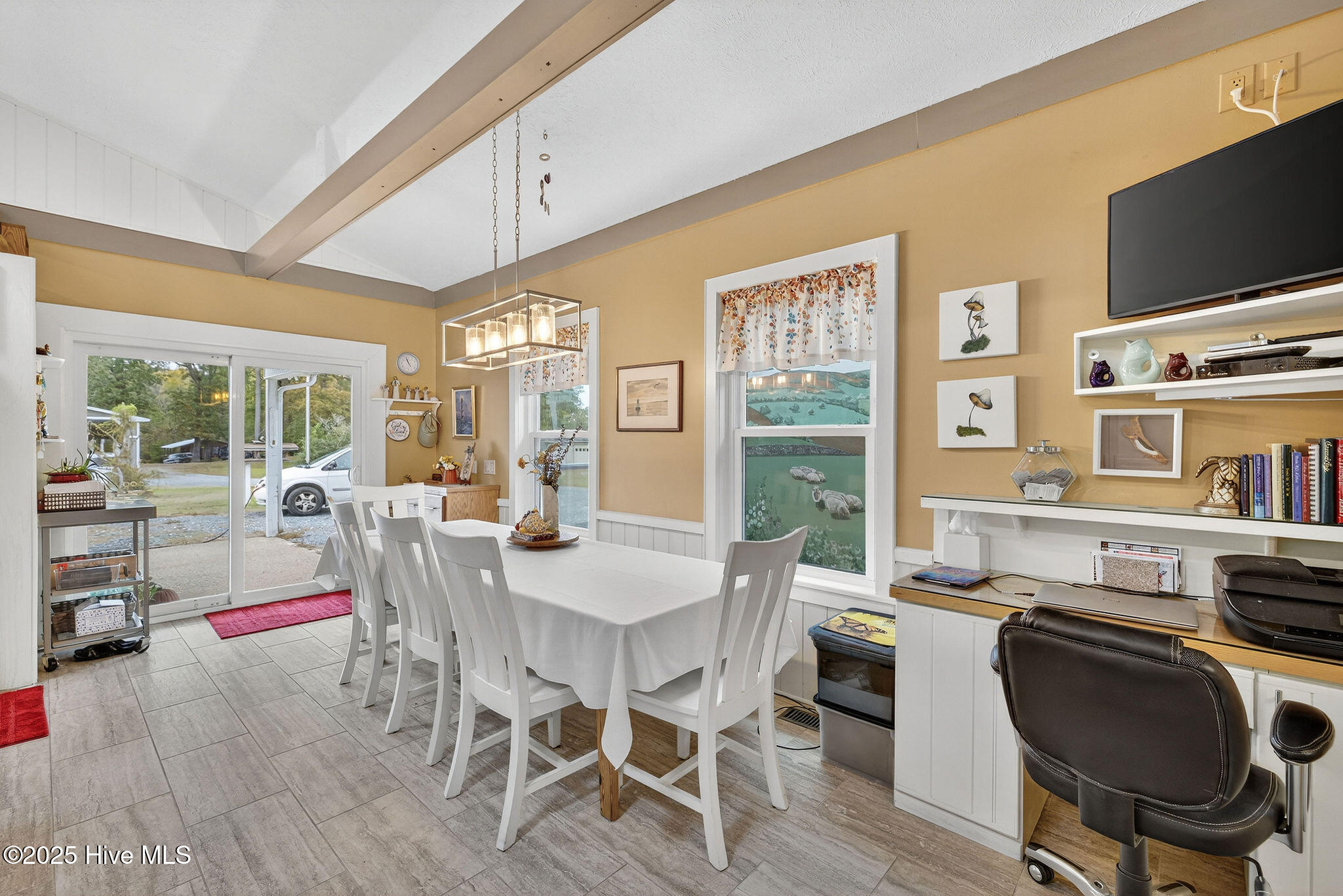 100542936 | Photo 40