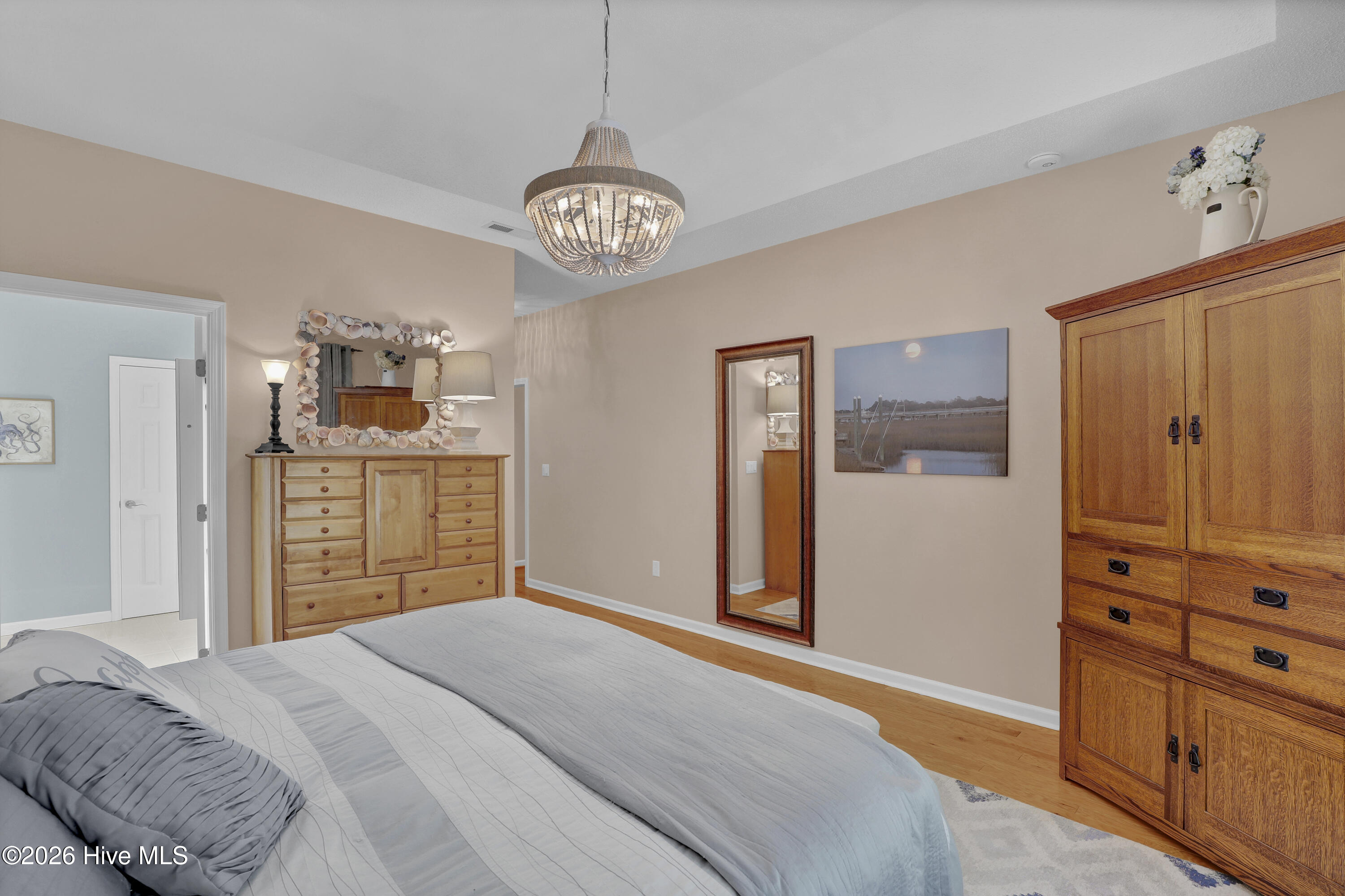 100570699 | Photo 24