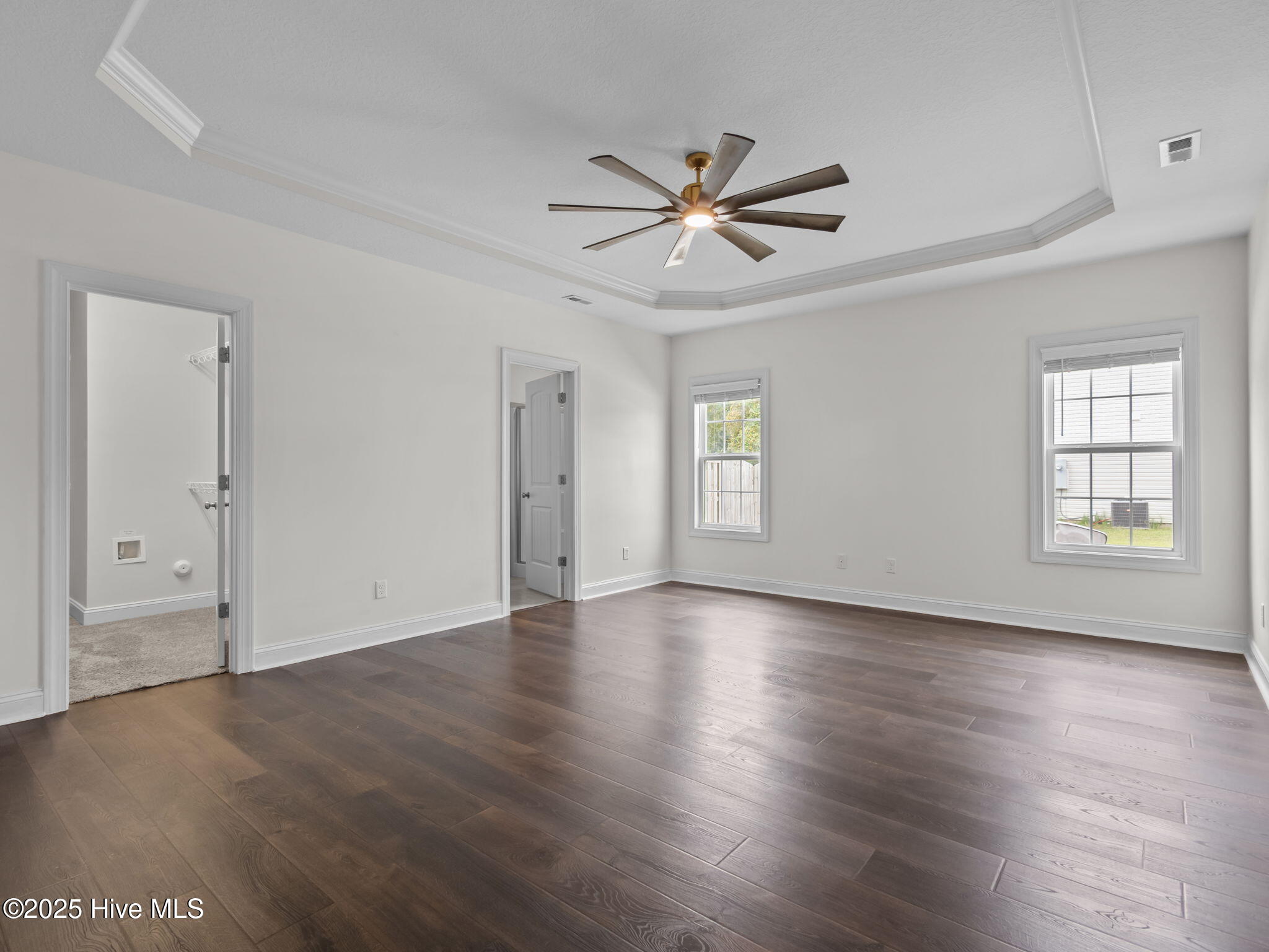 100536873 | Photo 16