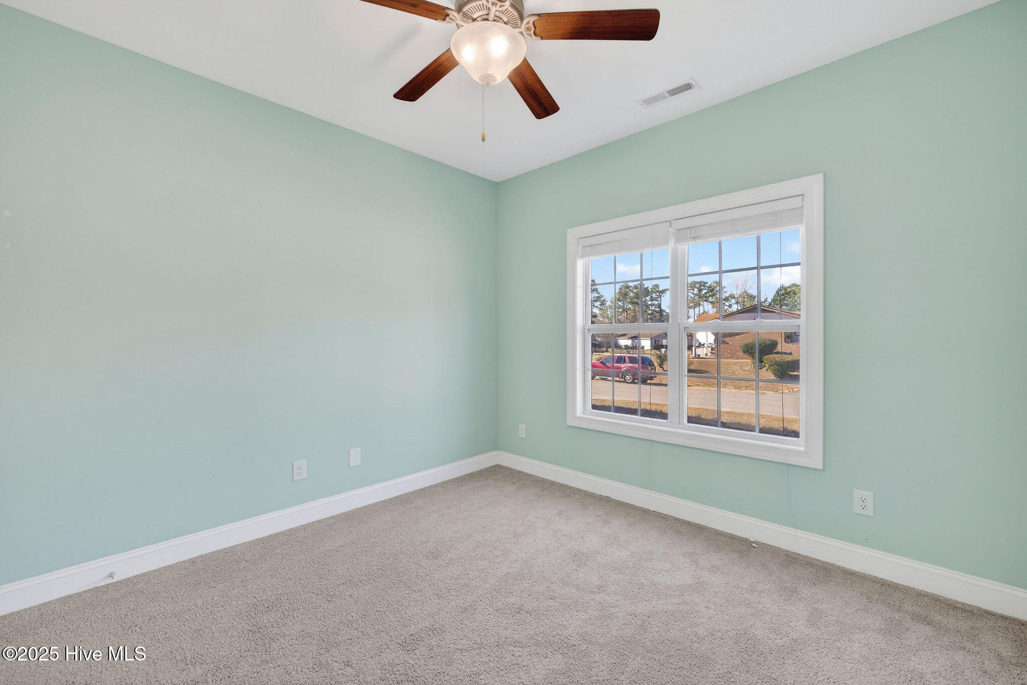 100545937 | Photo 23