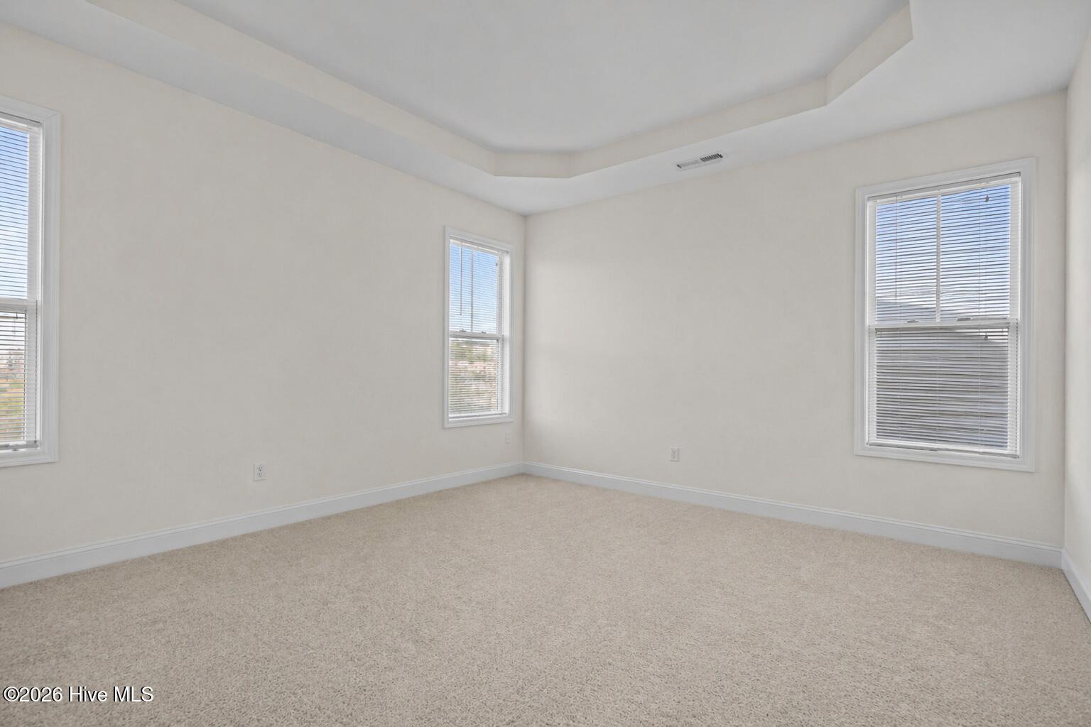 100548714 | Photo 14