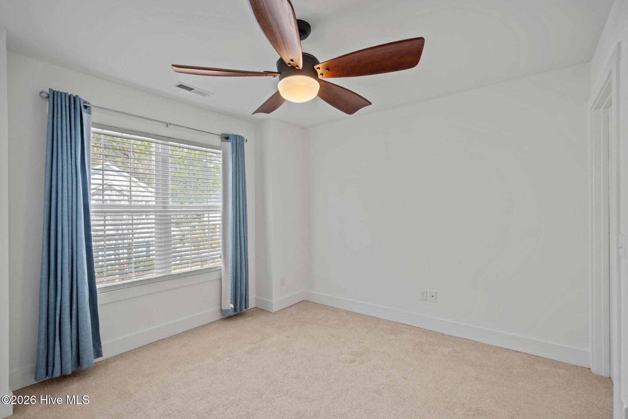 100559197 | Photo 30