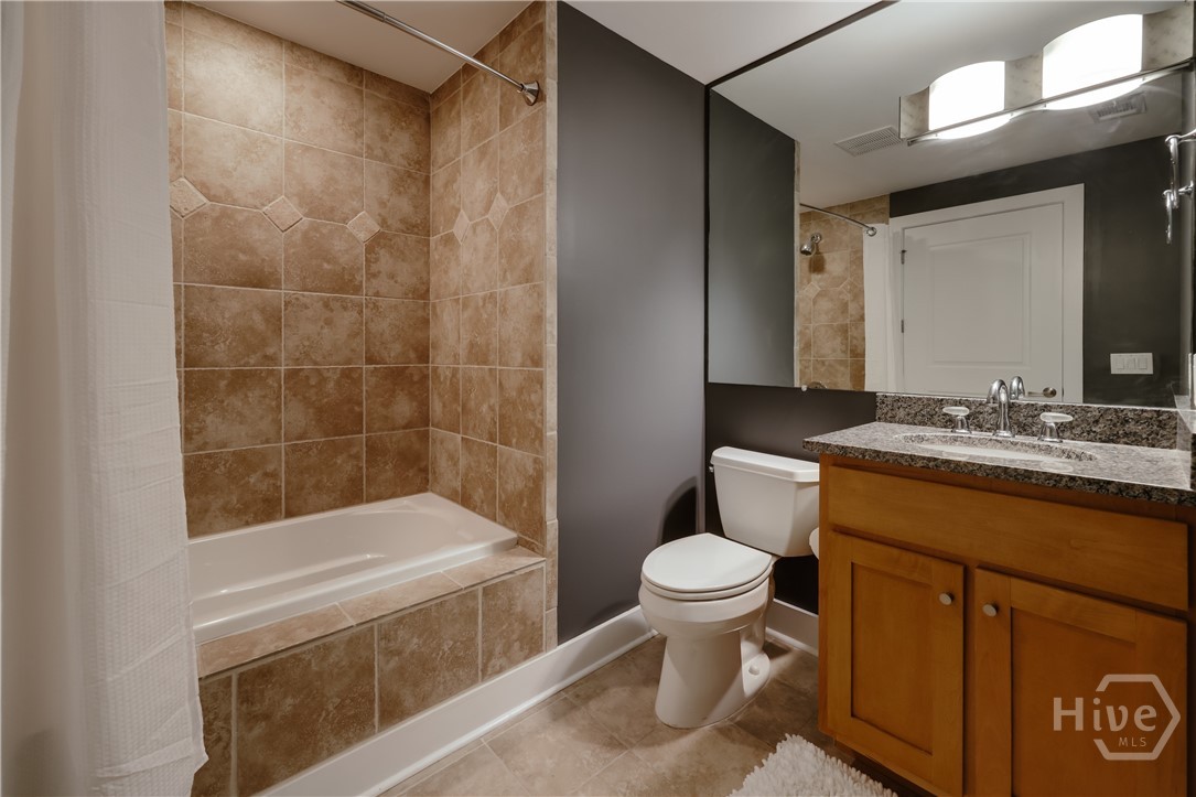 494 Baxter Street 32